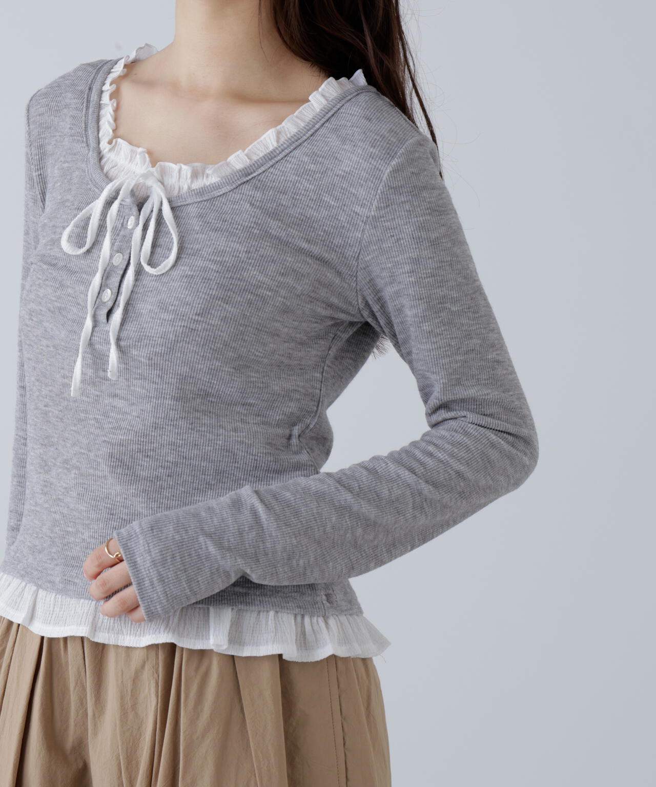 レイヤード風フリルリボンカットソー