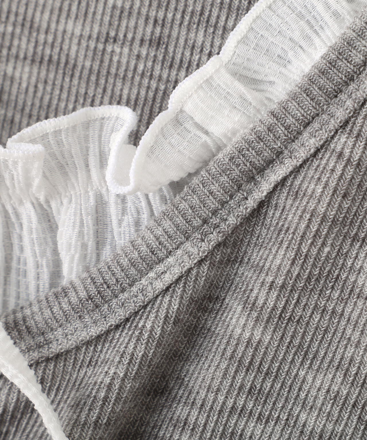 レイヤード風フリルリボンカットソー