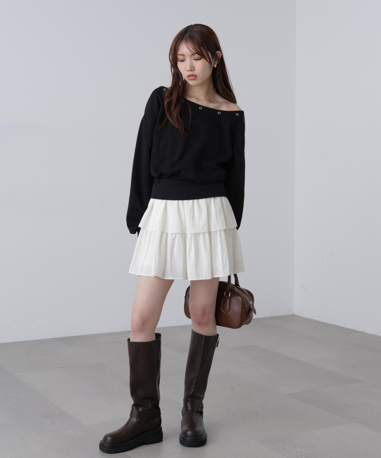 ハトメオフショルスウェット