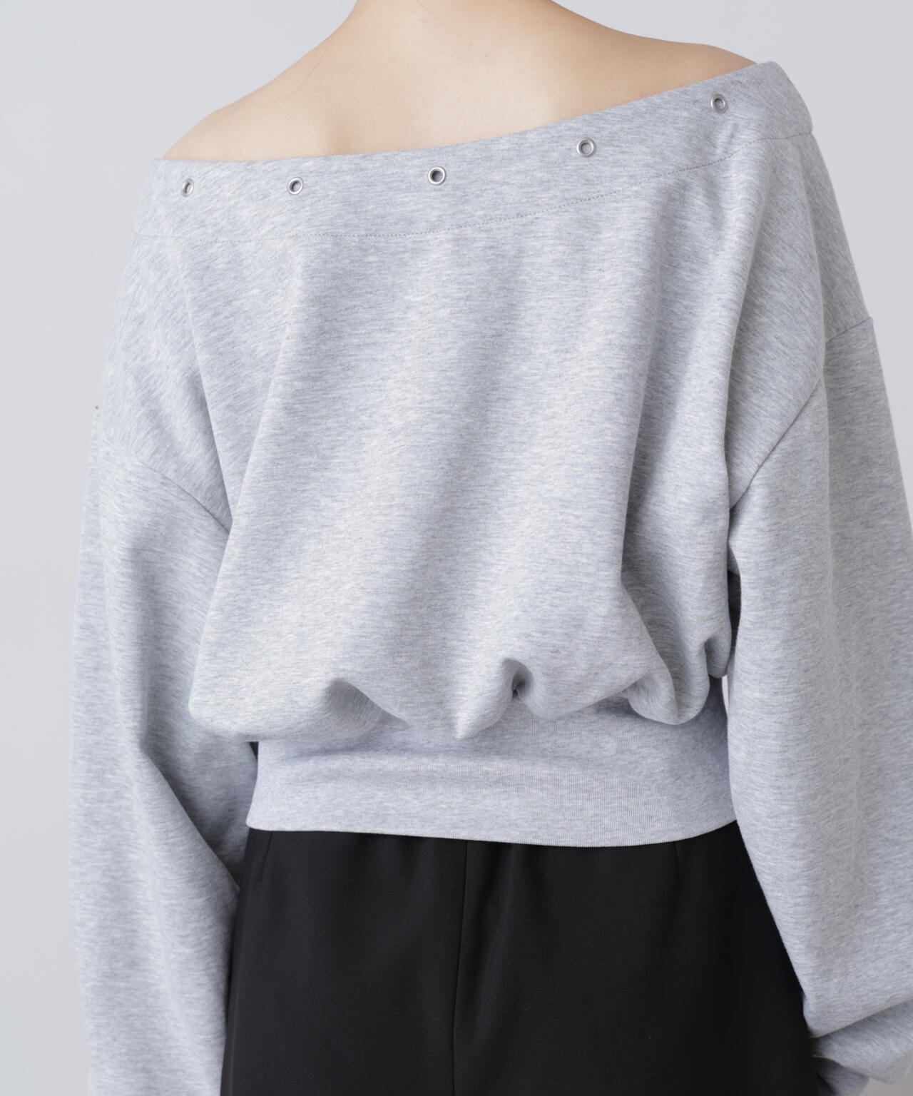 ハトメオフショルスウェット