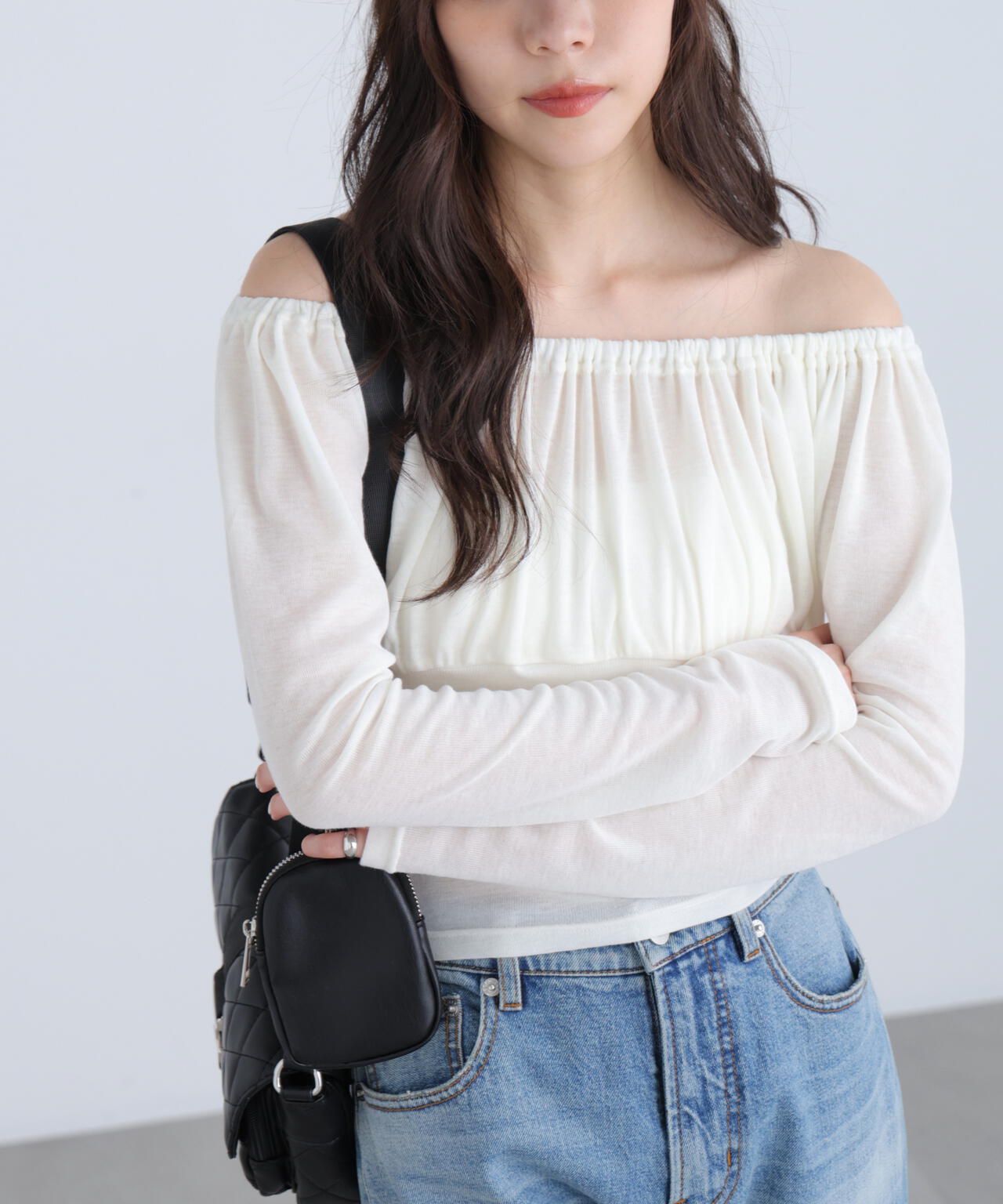 オフショルシアーギャザーカットソー