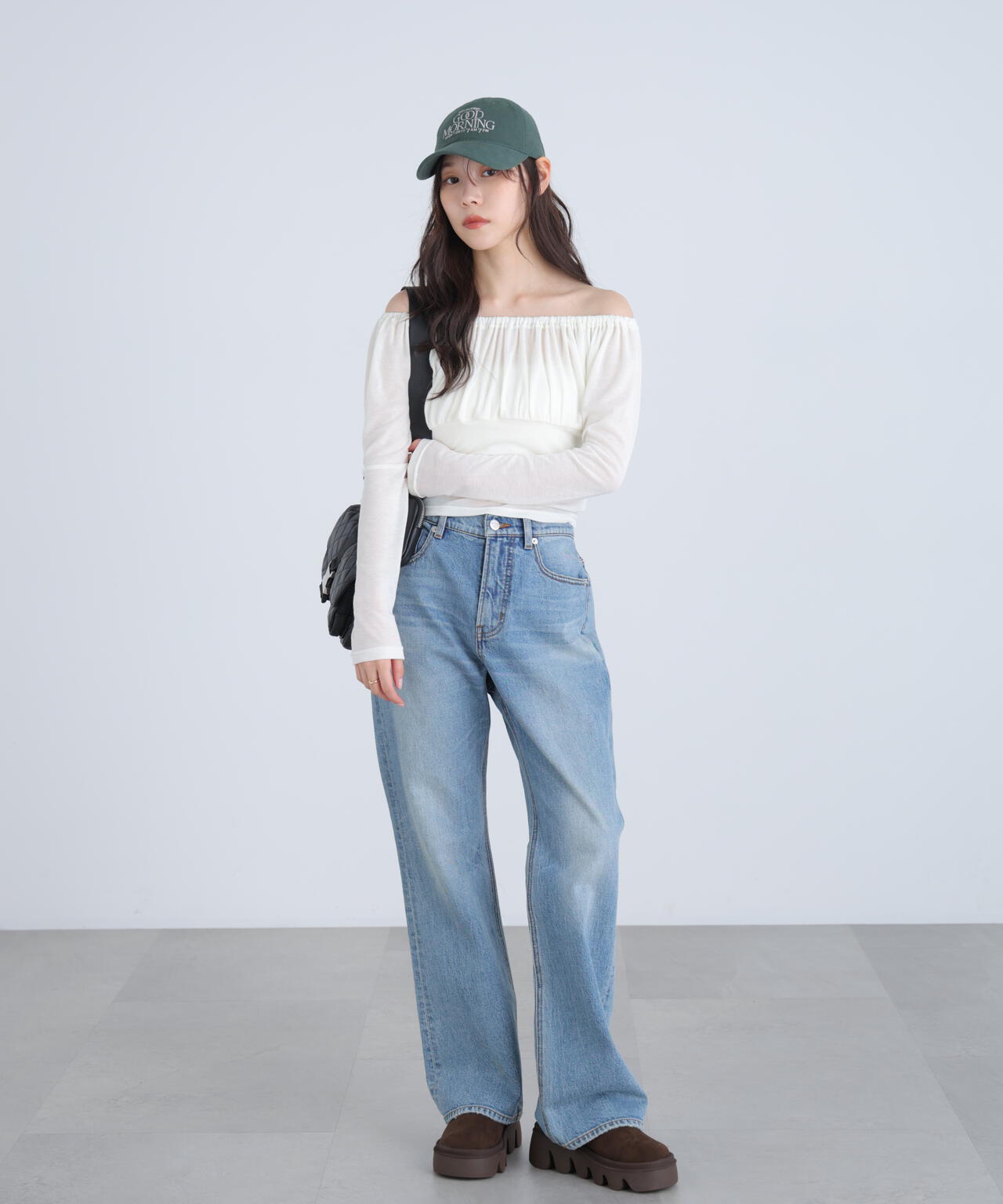 オフショルシアーギャザーカットソー