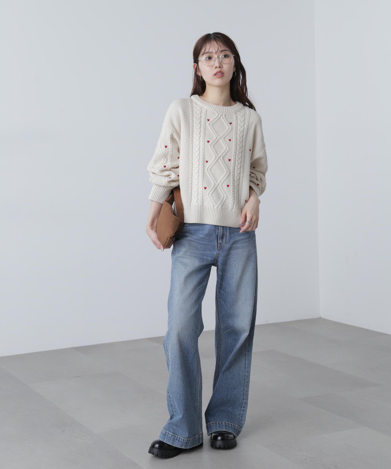 【オフ・レッド 追加生産予約】ハート刺繍ケーブルニット