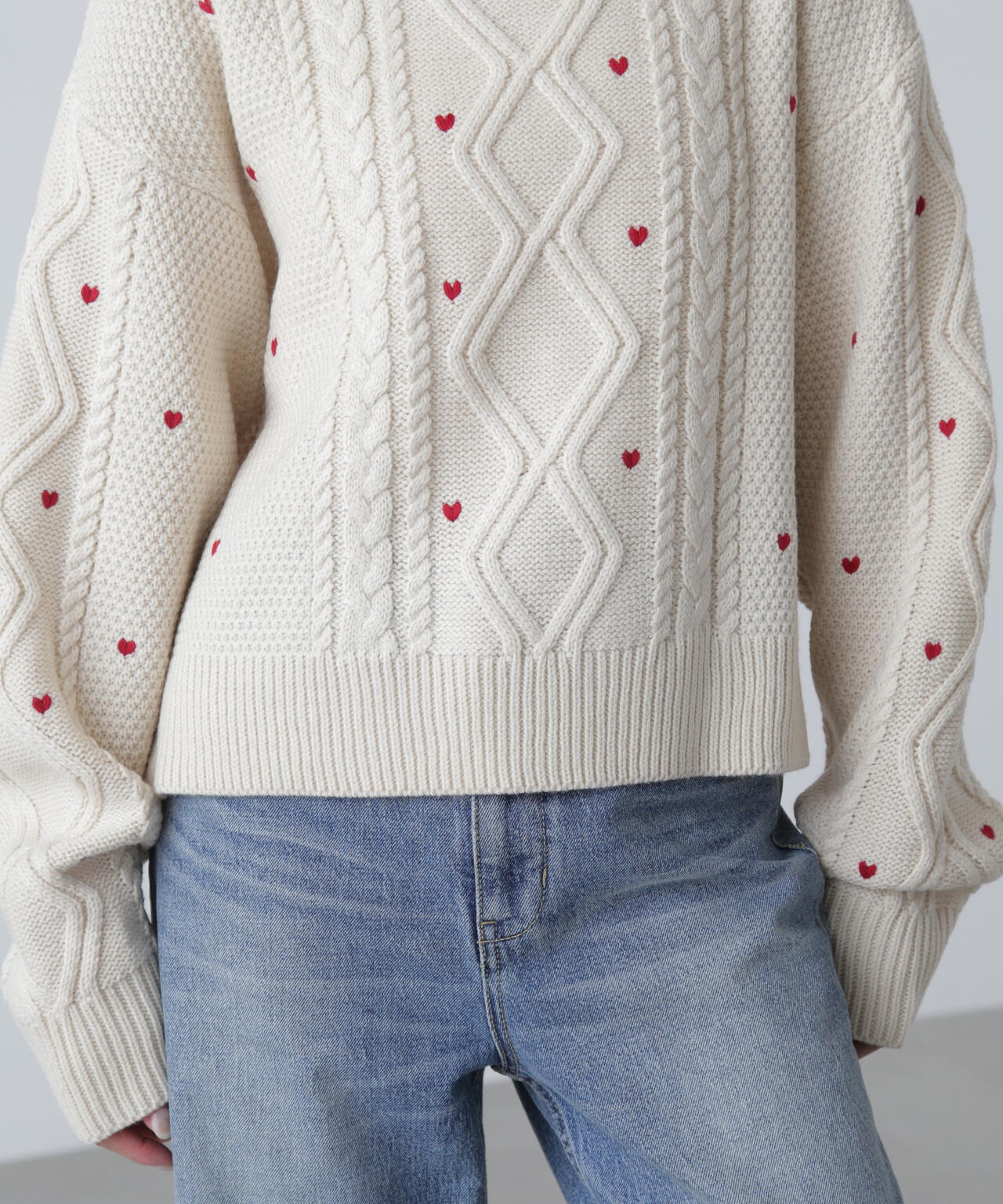 ハート刺繍ケーブルニット