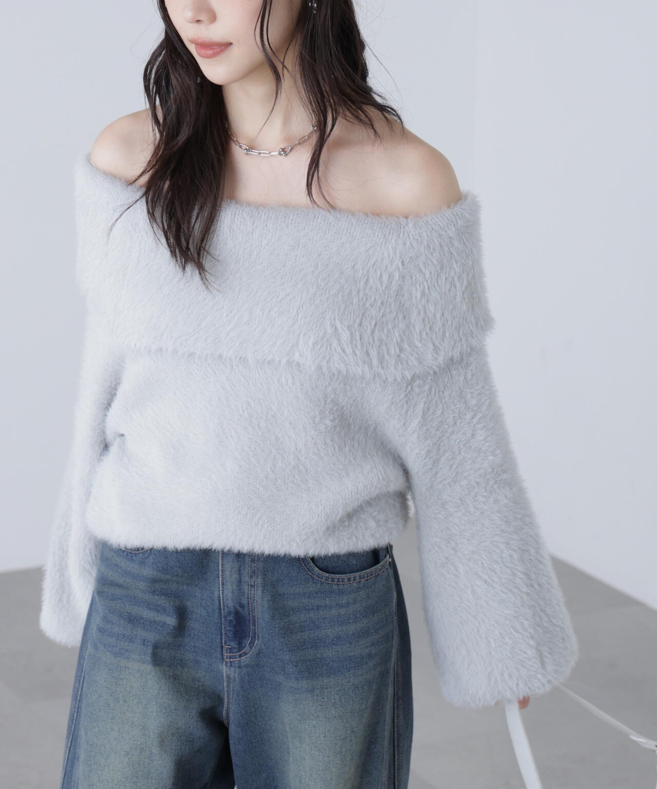 オフショルシャギーニット