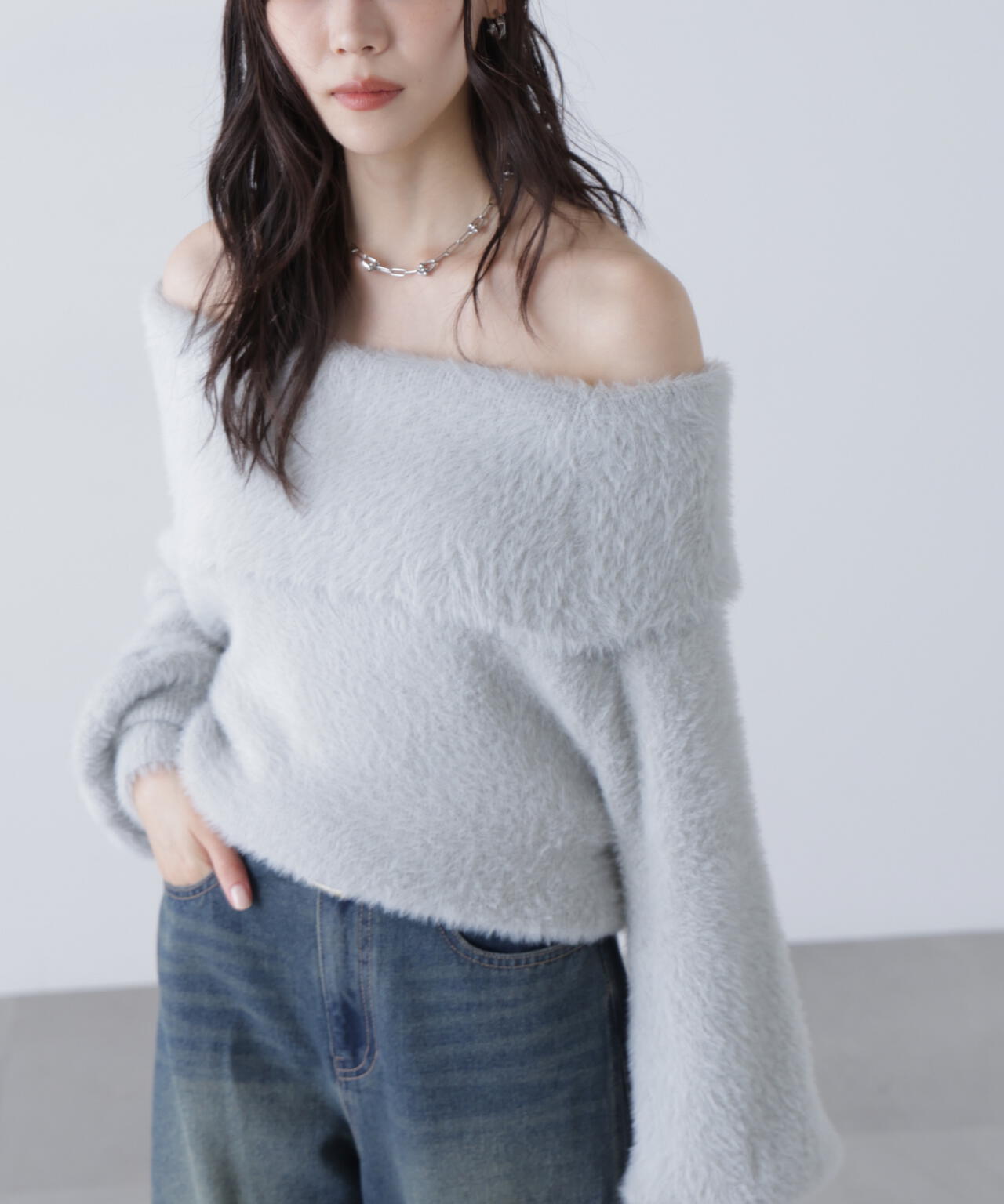 オフショルシャギーニット