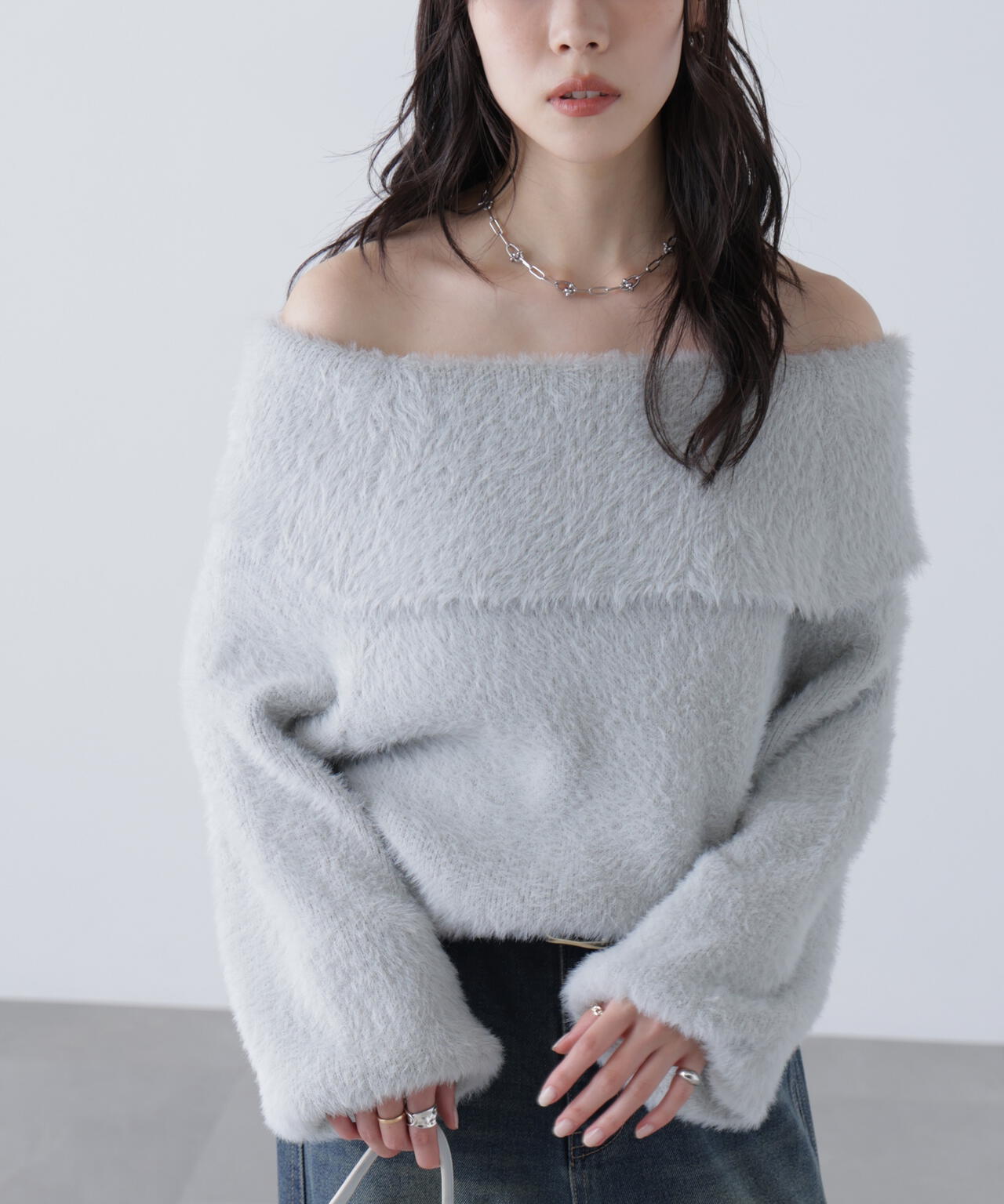 オフショルシャギーニット