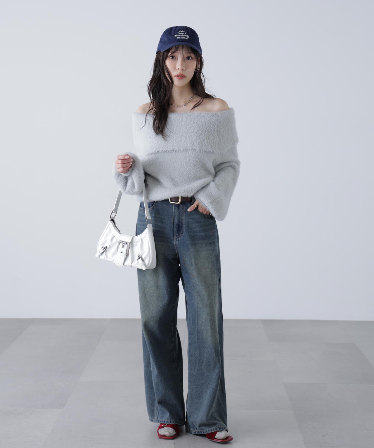 オフショルシャギーニット