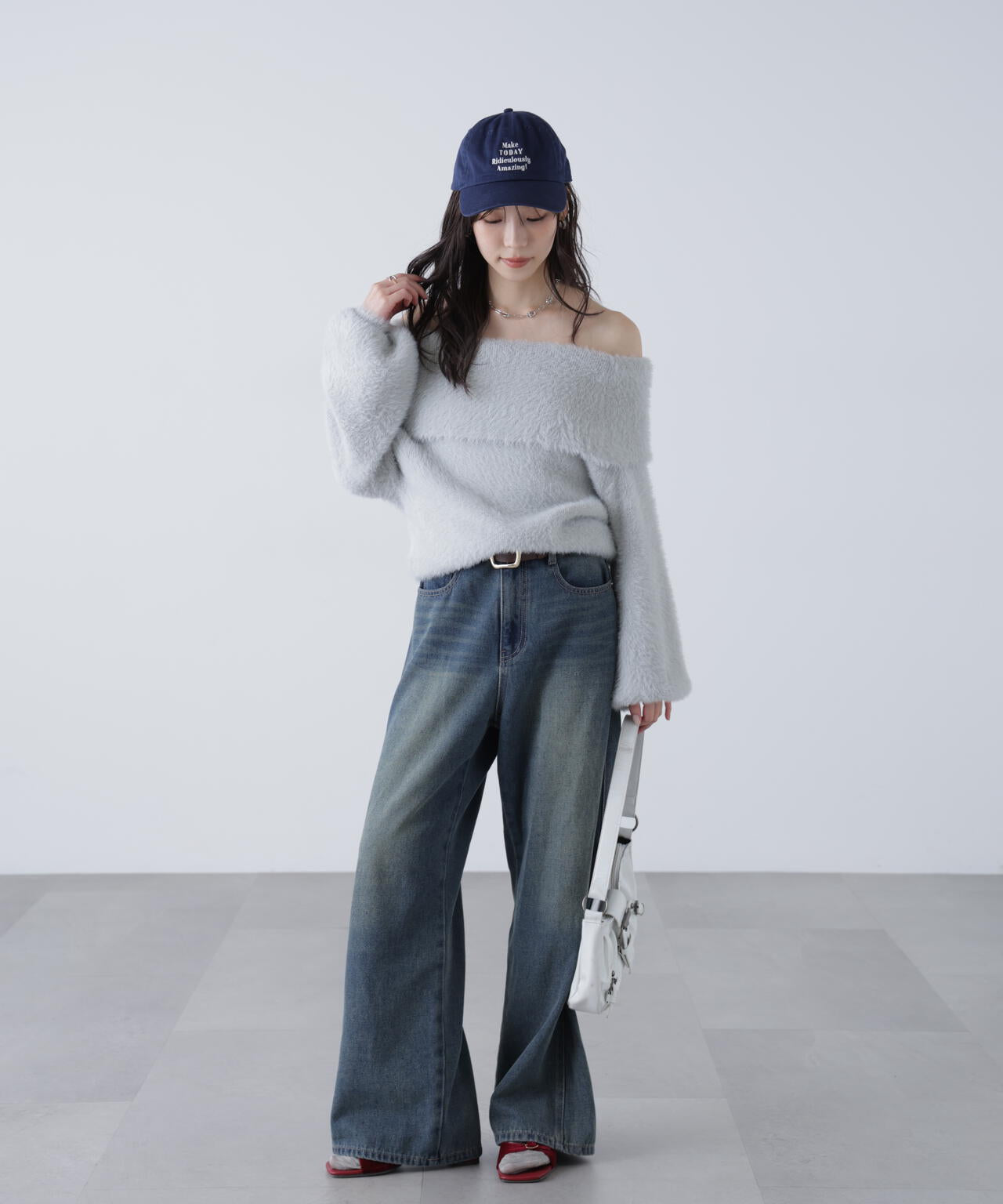 オフショルシャギーニット