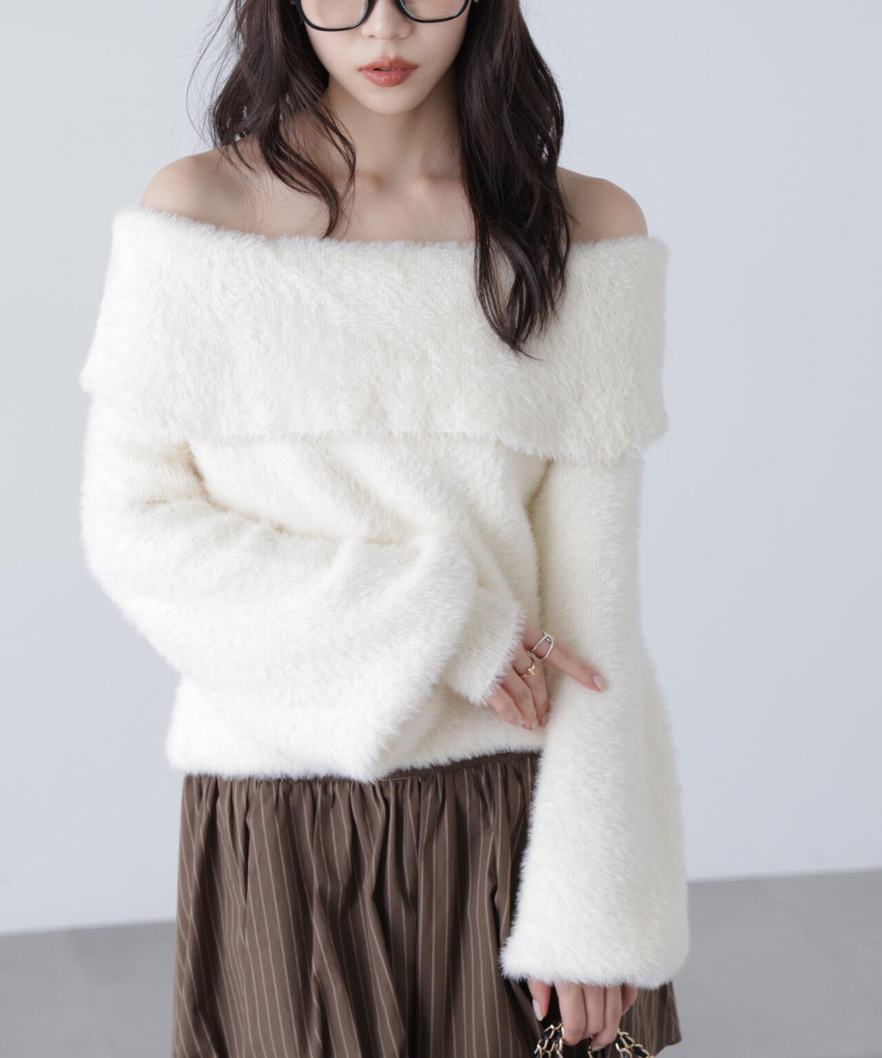 オフショルシャギーニット