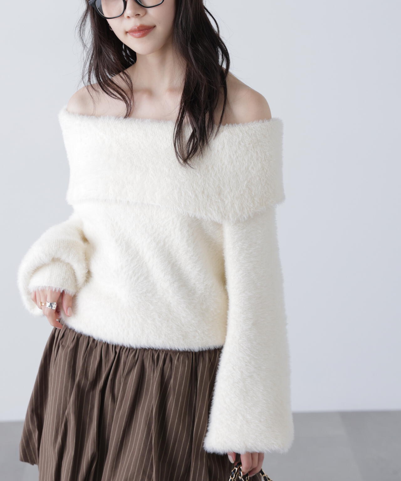 オフショルシャギーニット