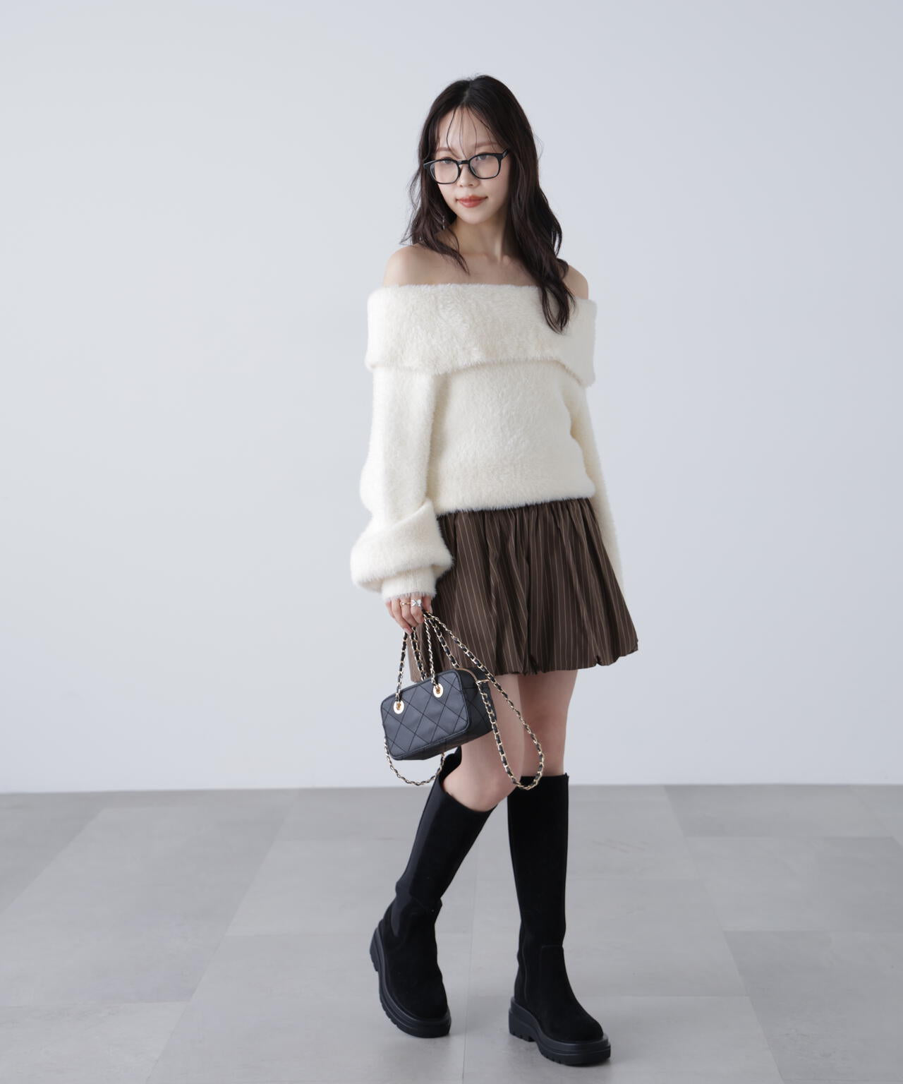 オフショルシャギーニット