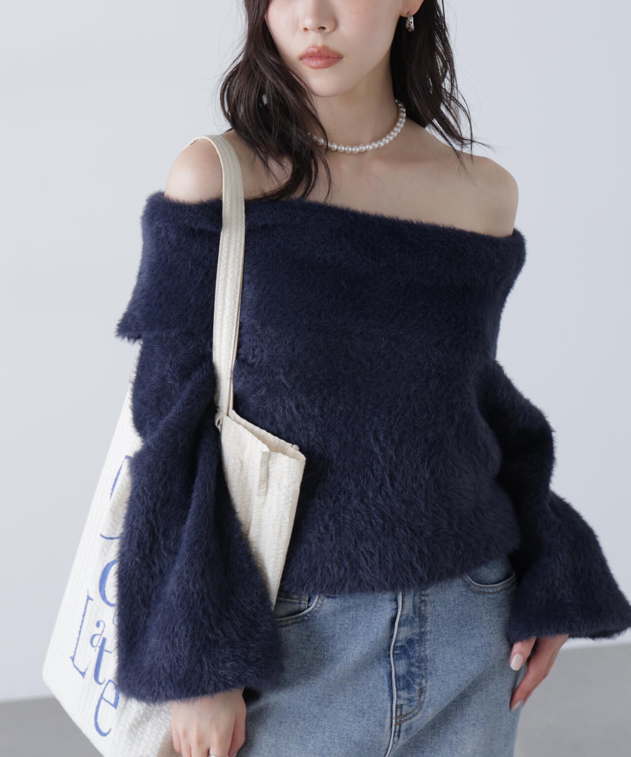 オフショルシャギーニット