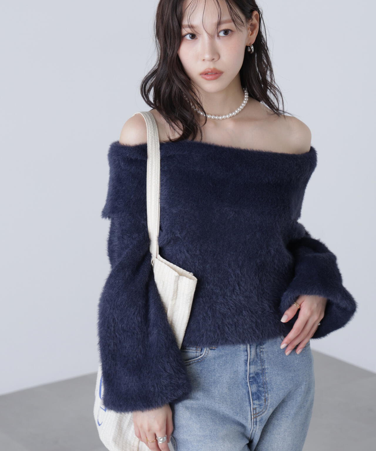 オフショルシャギーニット