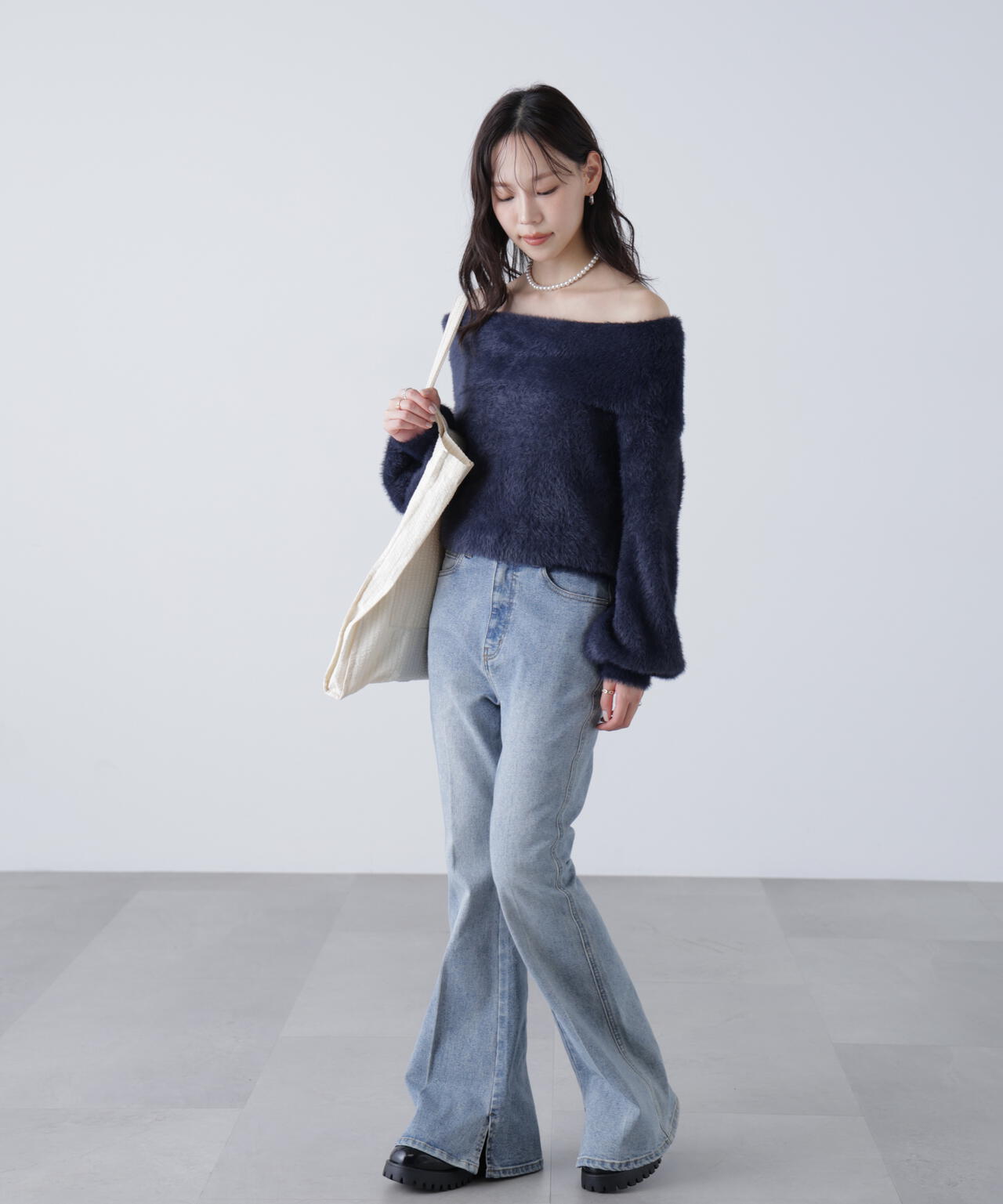 オフショルシャギーニット