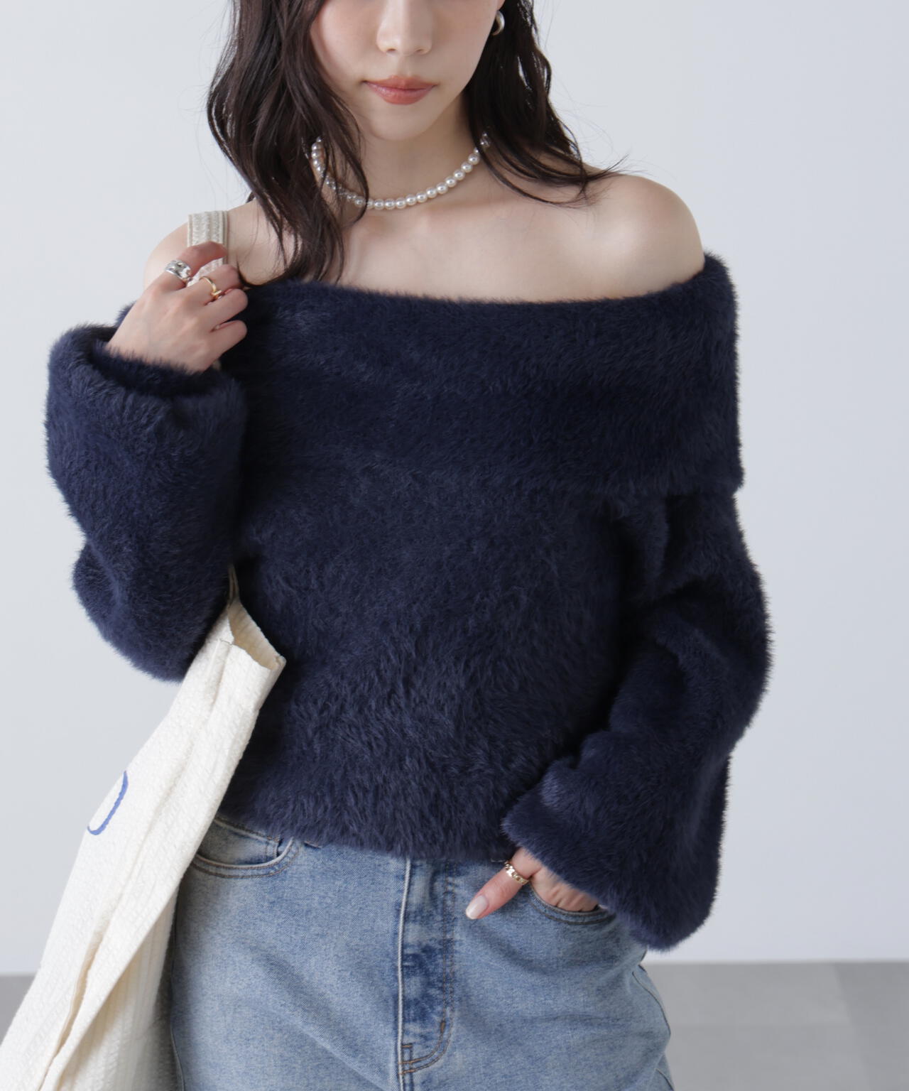 オフショルシャギーニット