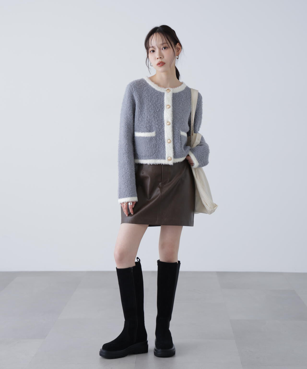 極美品 エムプルミエ 現行 バイカラーニットジャケット カーディガン 金ボタン 極美品 エムプルミエ 現行 バイカラーニットジャケット カーディガン