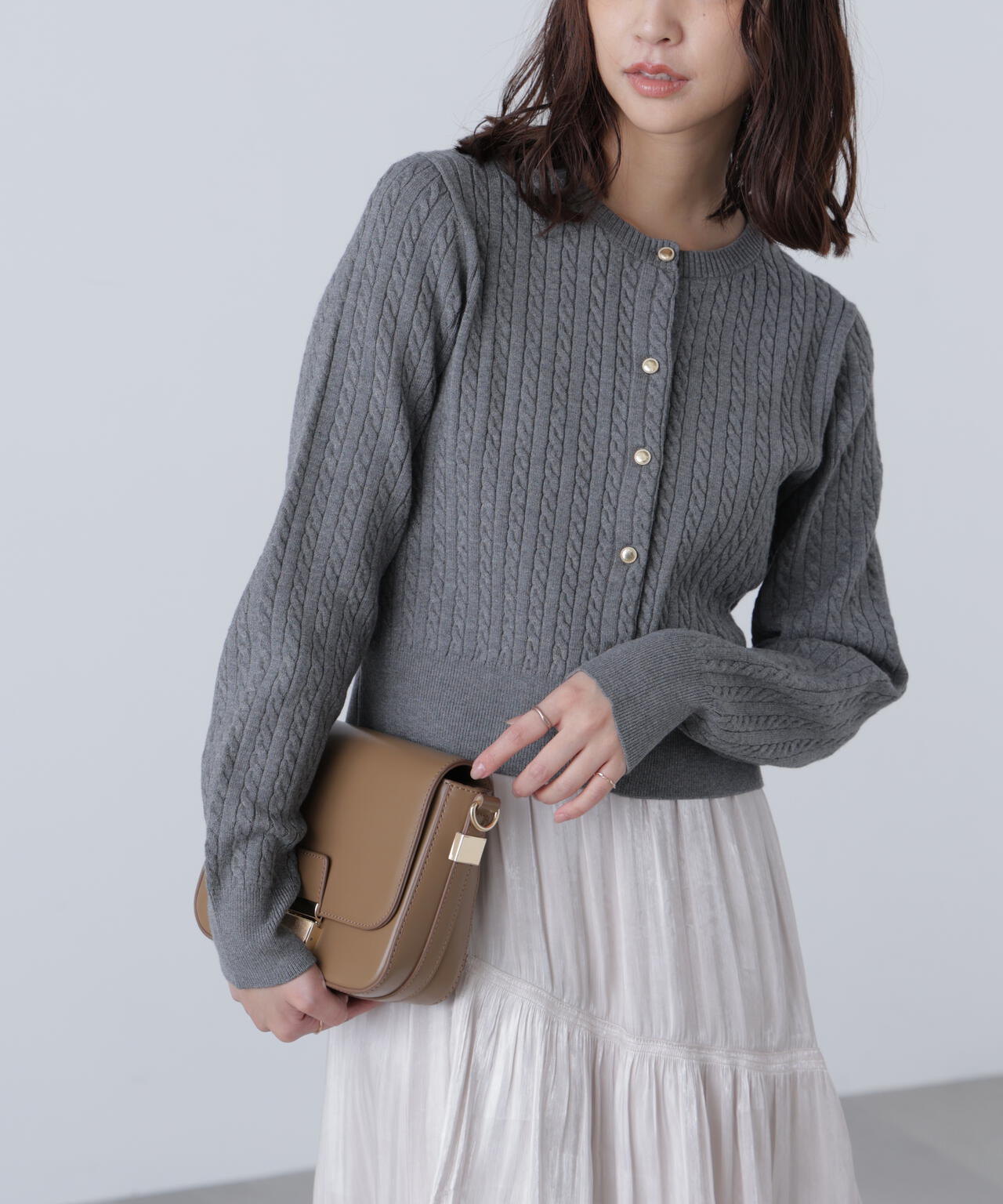 金ボタンミニケーブルカーディガン