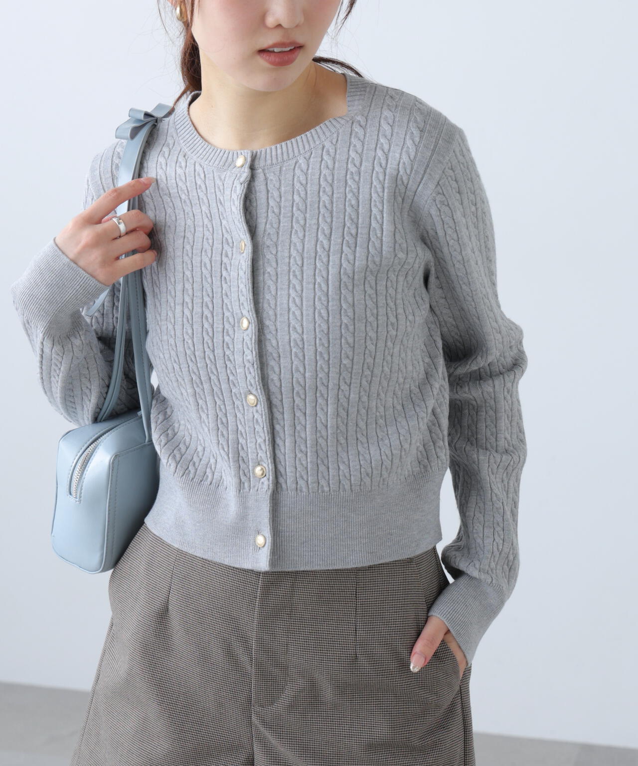 金ボタンミニケーブルカーディガン