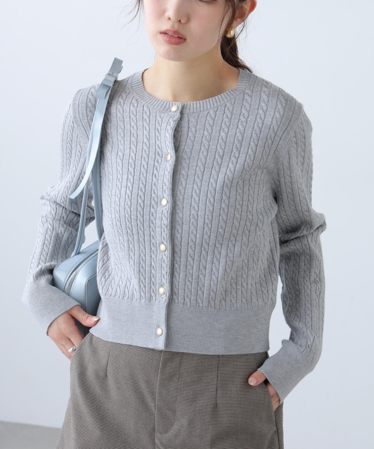 金ボタンミニケーブルカーディガン
