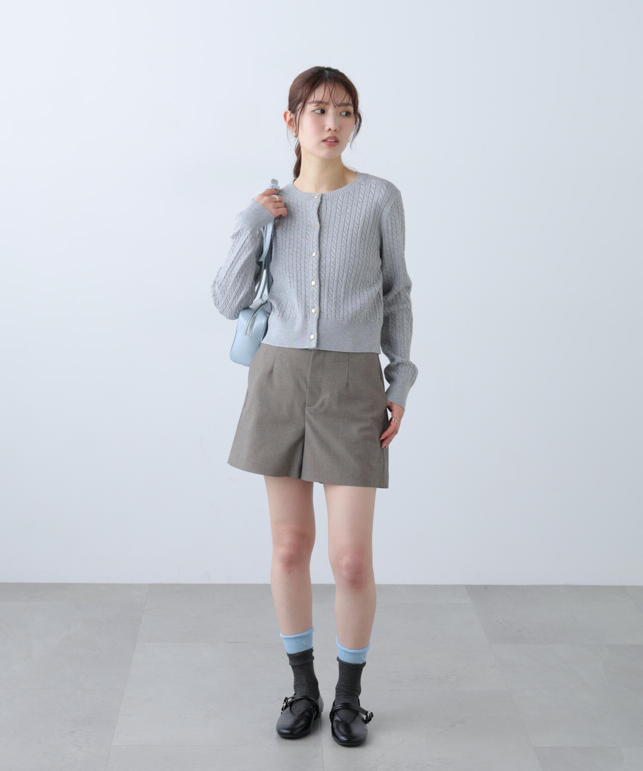 金ボタンミニケーブルカーディガン