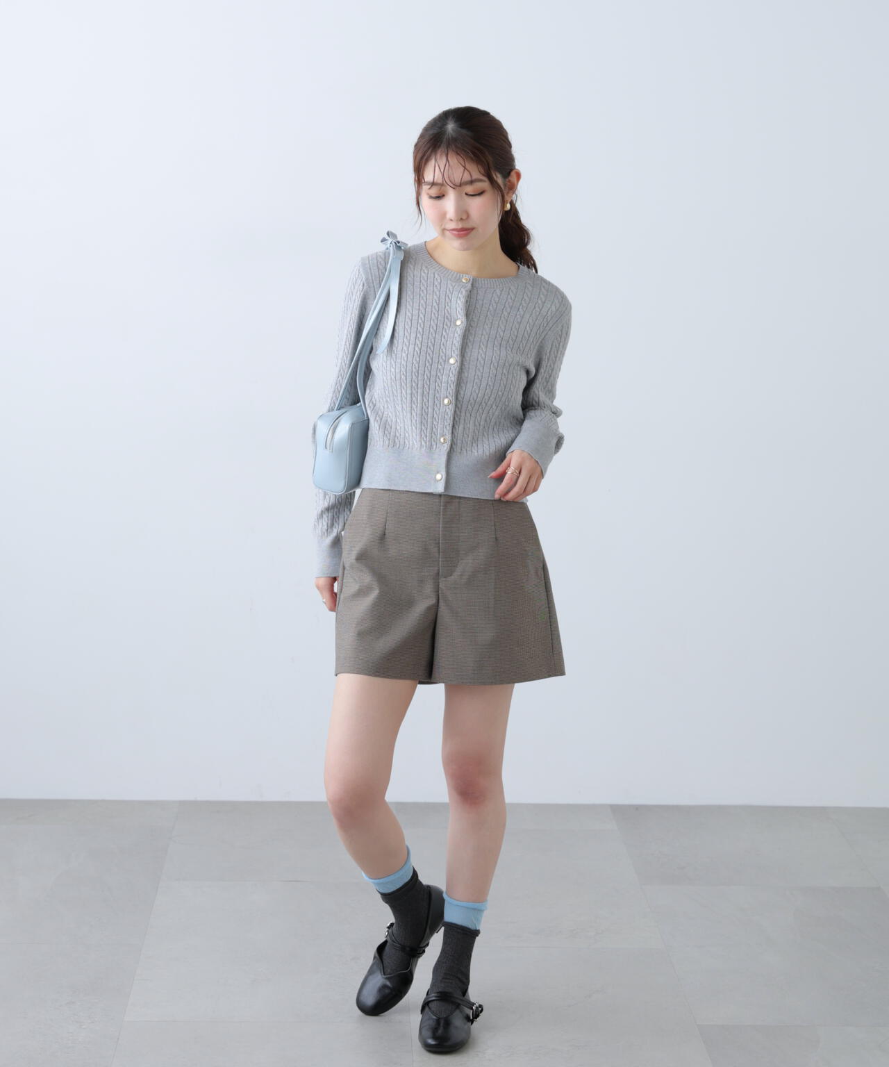 金ボタンミニケーブルカーディガン