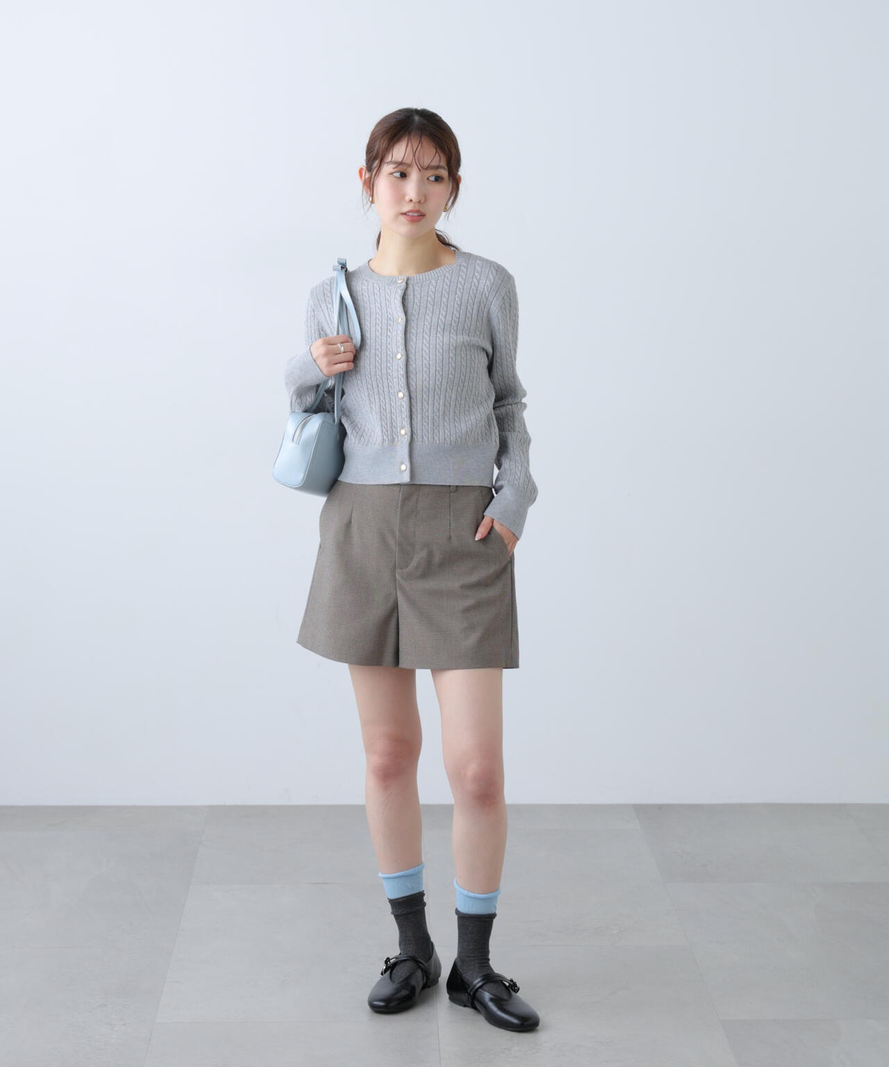 金ボタンミニケーブルカーディガン