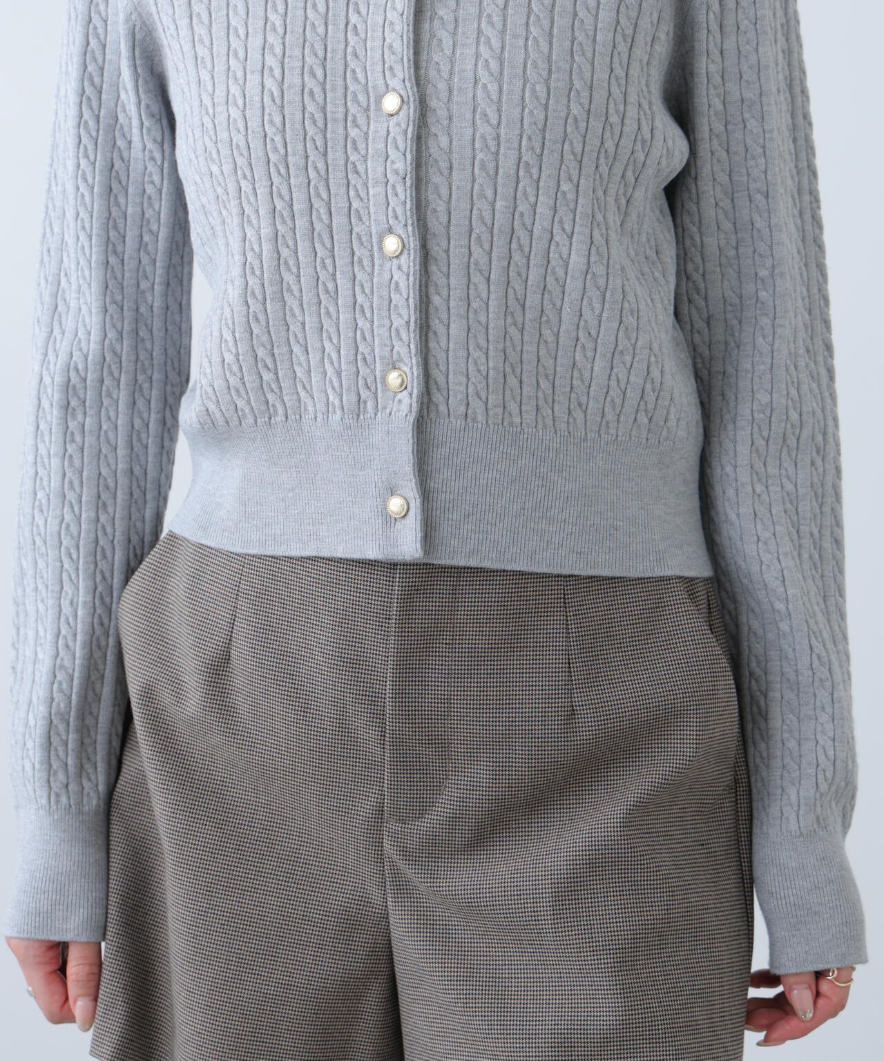 金ボタンミニケーブルカーディガン
