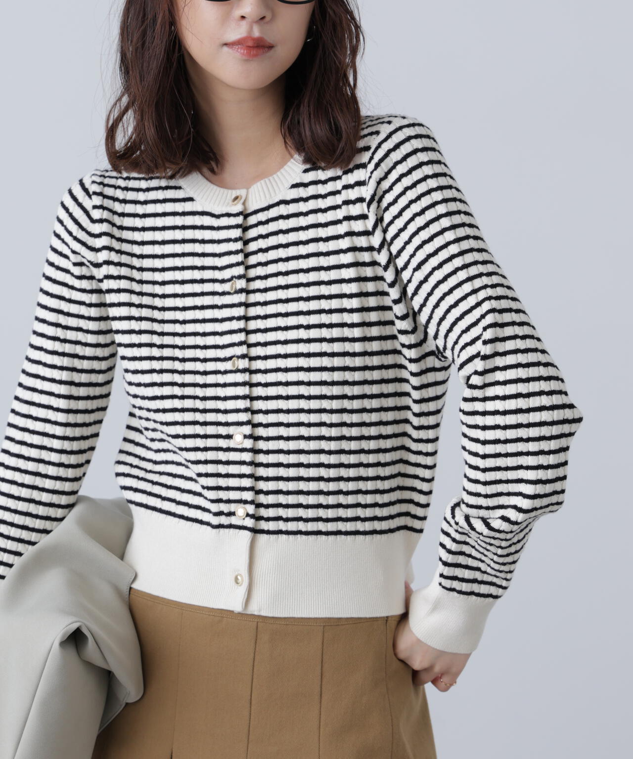 金ボタンミニケーブルカーディガン