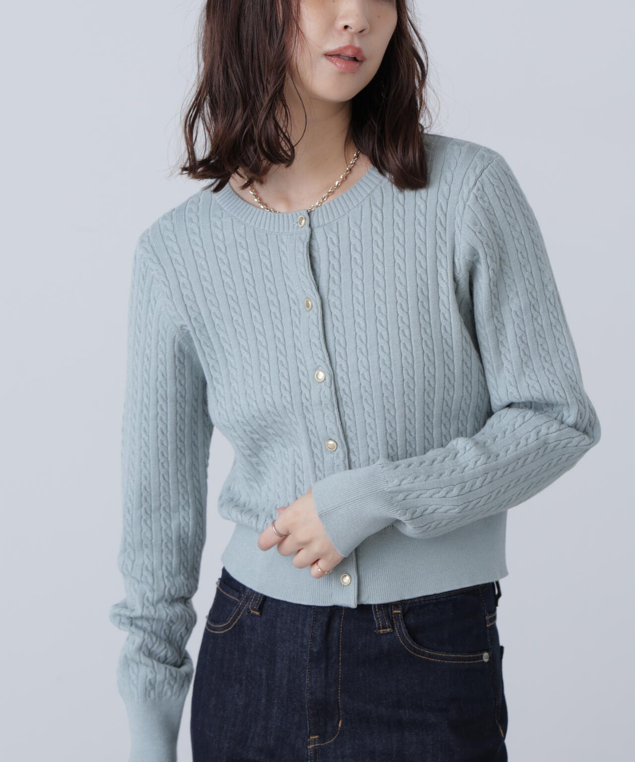 金ボタンミニケーブルカーディガン