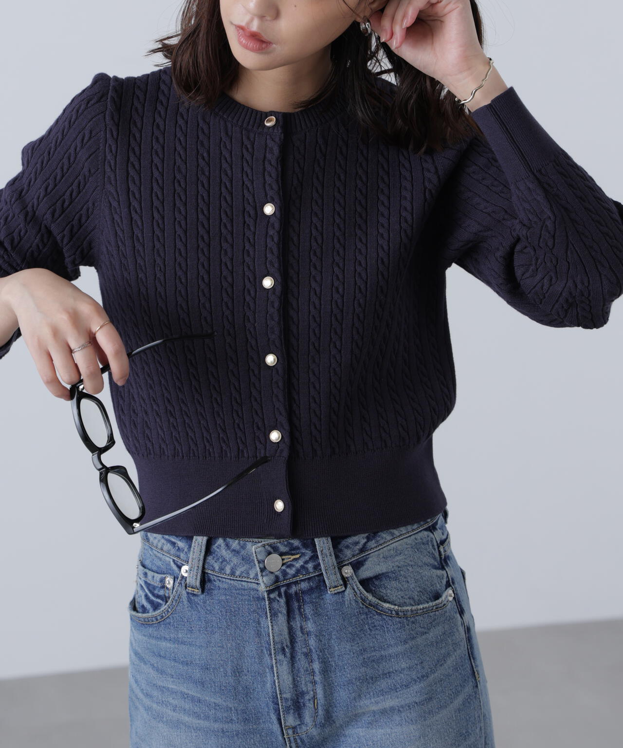 金ボタンミニケーブルカーディガン