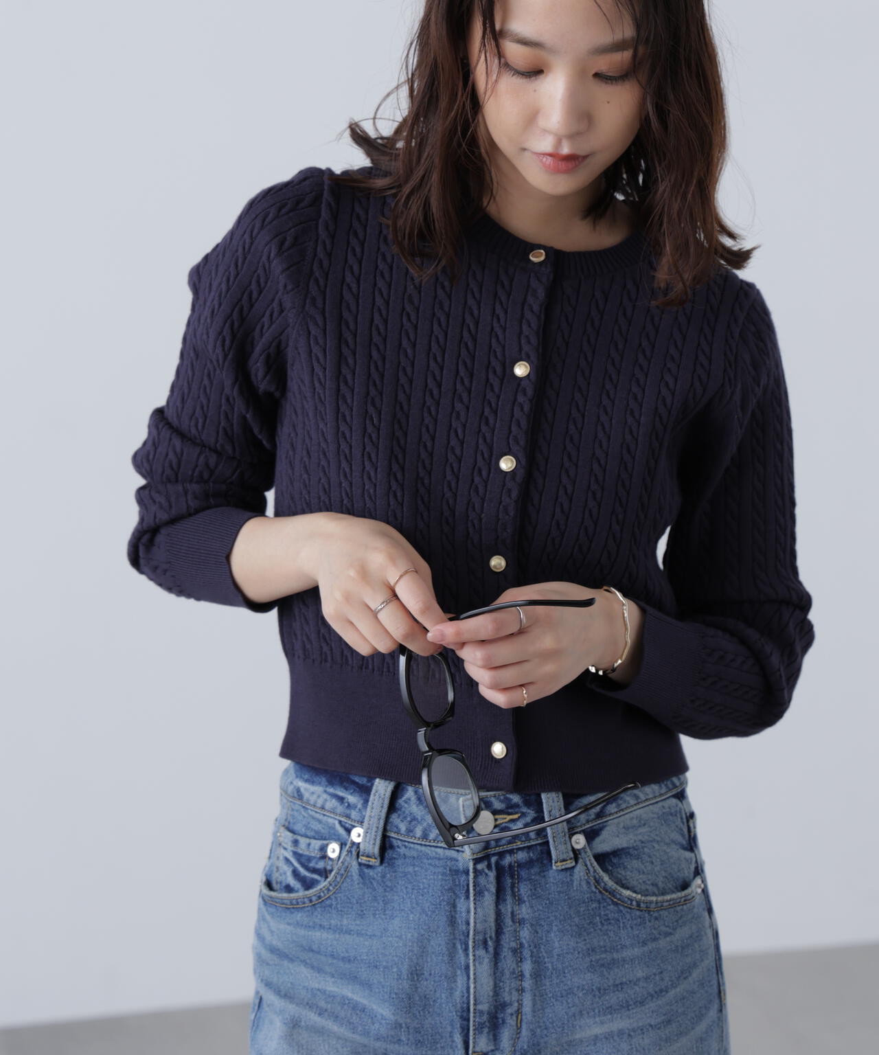 金ボタンミニケーブルカーディガン