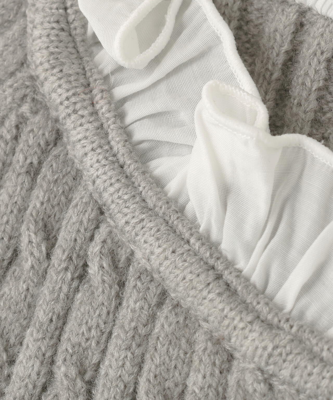 フリルドッキングコンパクトケーブルニット