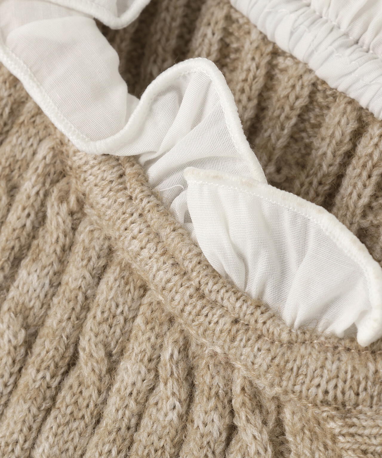 フリルドッキングコンパクトケーブルニット