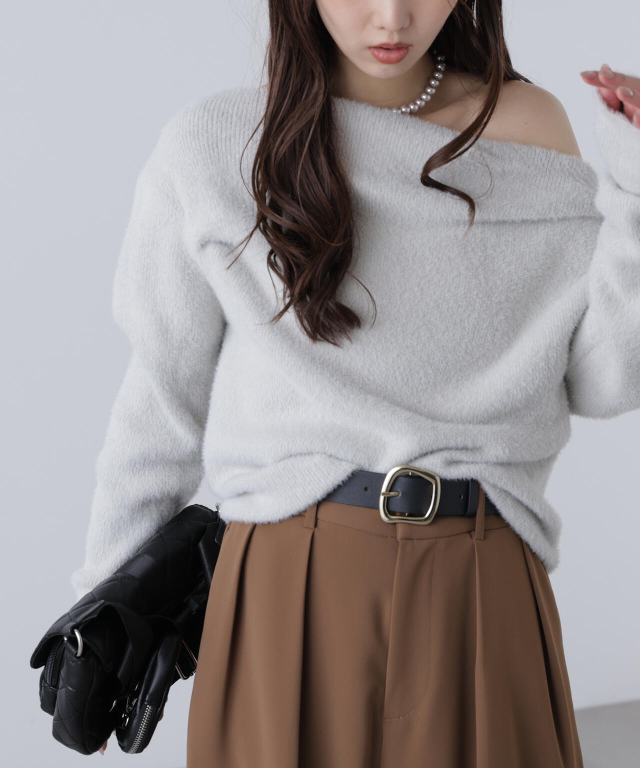 【MFM】シャギーオフショルドレープネックニット