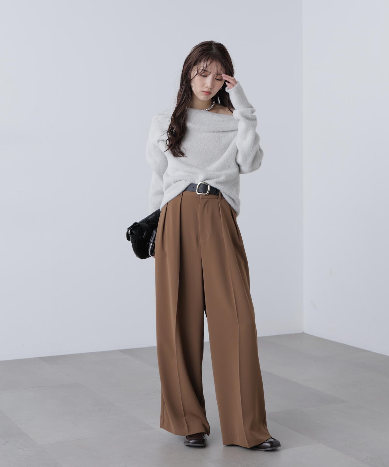 【MFM】シャギーオフショルドレープネックニット