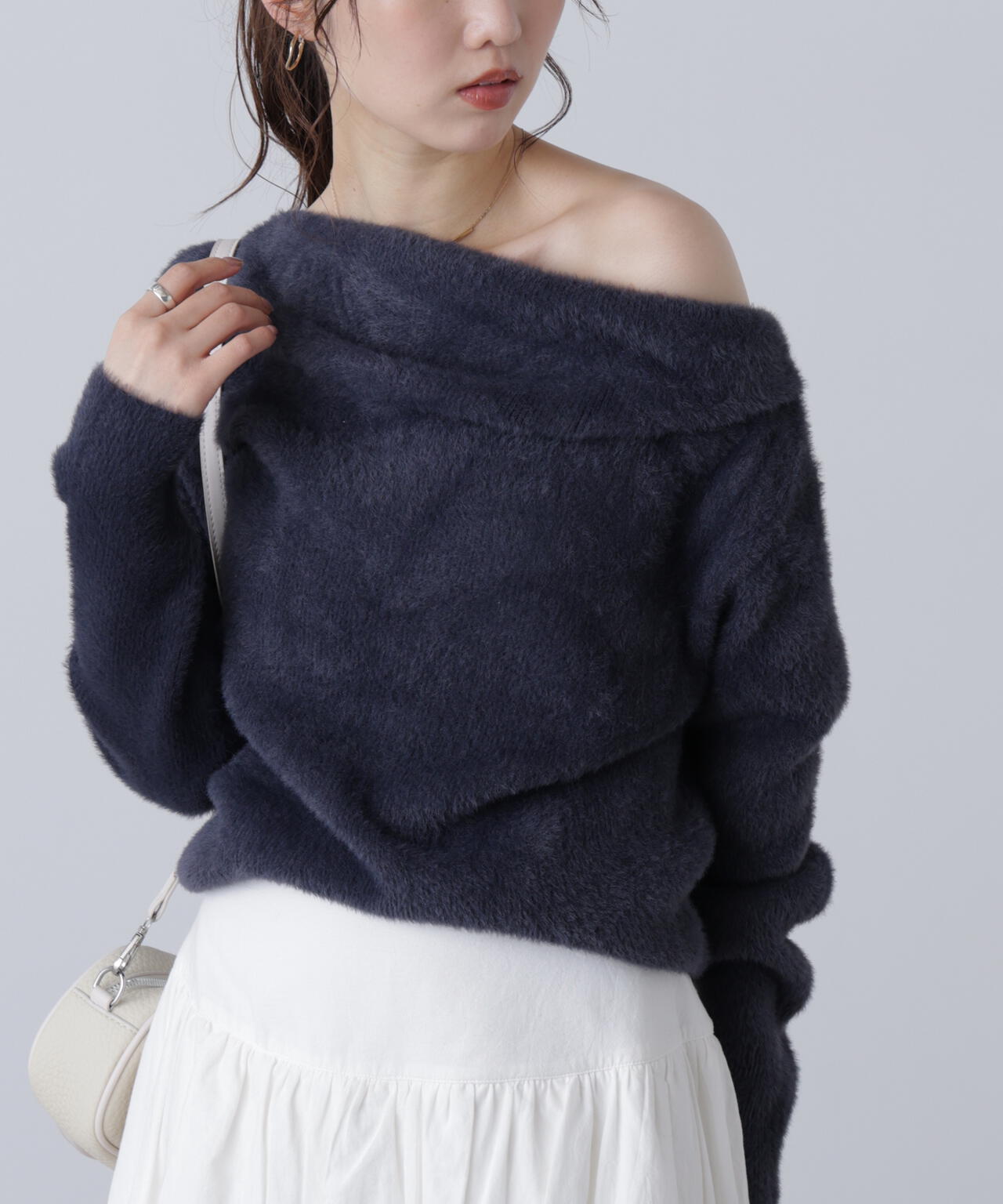 【MFM】シャギーオフショルドレープネックニット