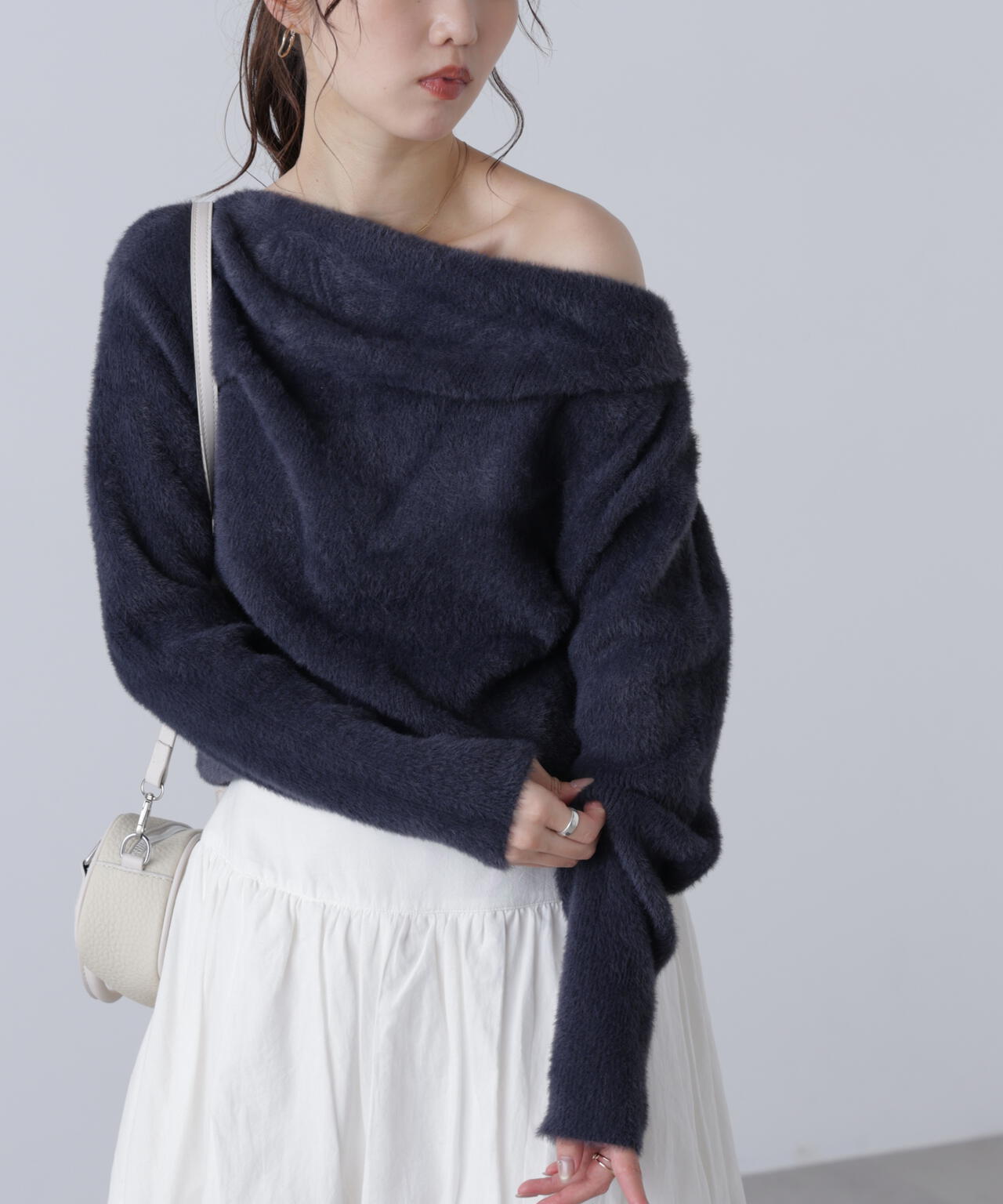 【MFM】シャギーオフショルドレープネックニット