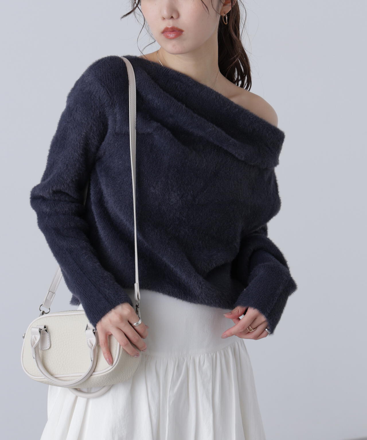 【MFM】シャギーオフショルドレープネックニット