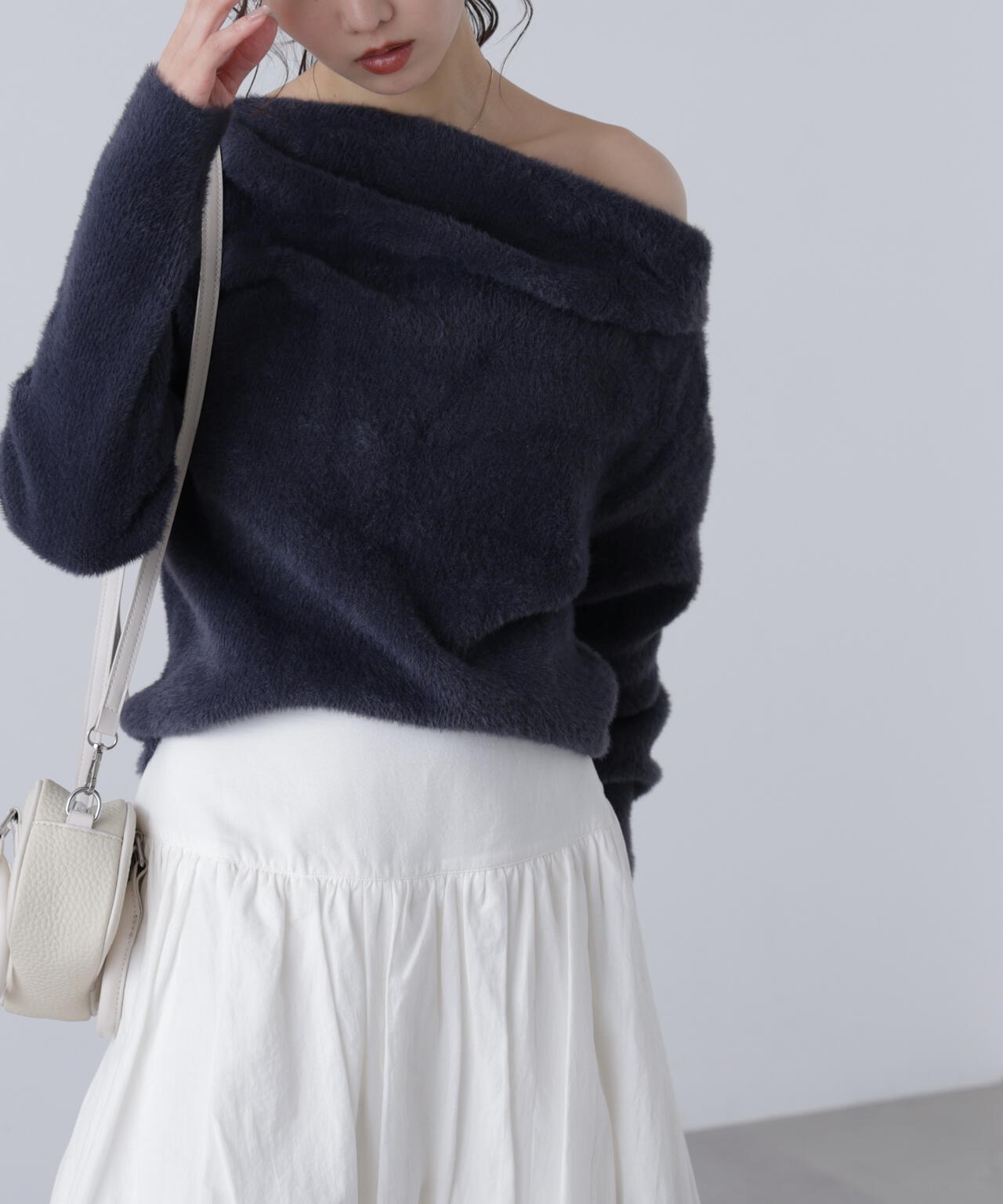 【MFM】シャギーオフショルドレープネックニット