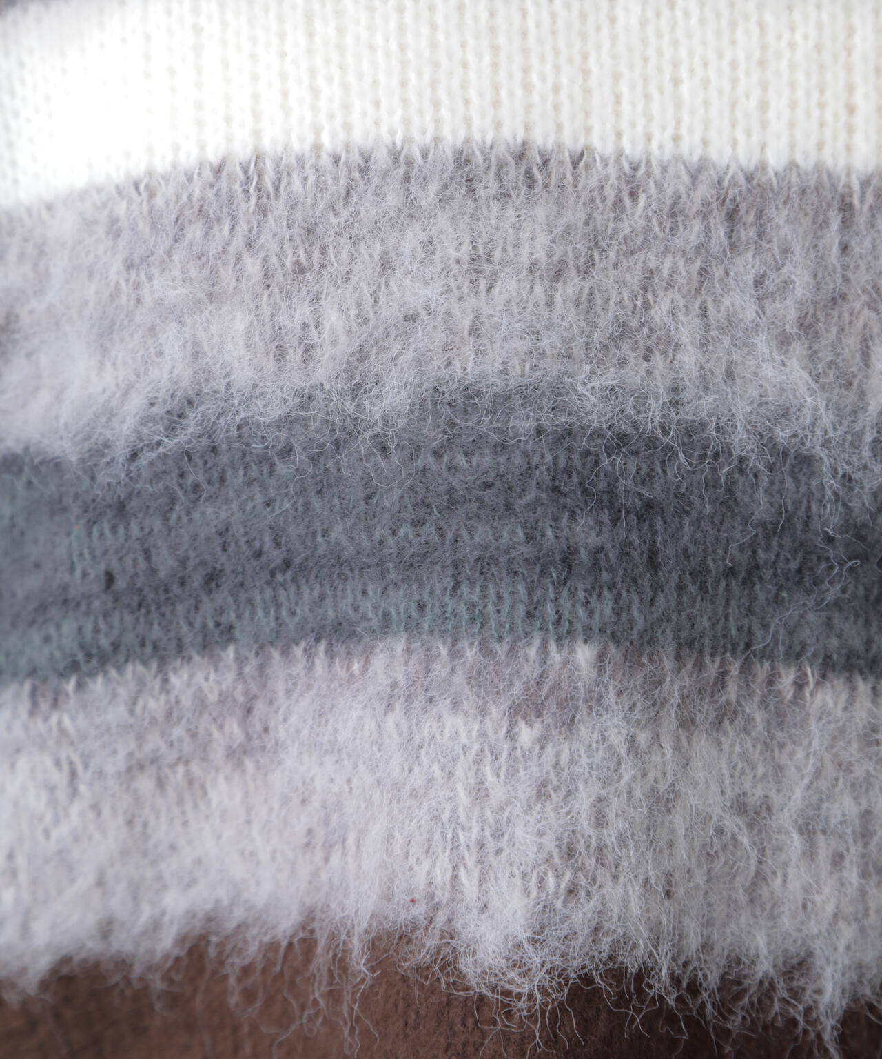 マルチボーダー短丈ニット