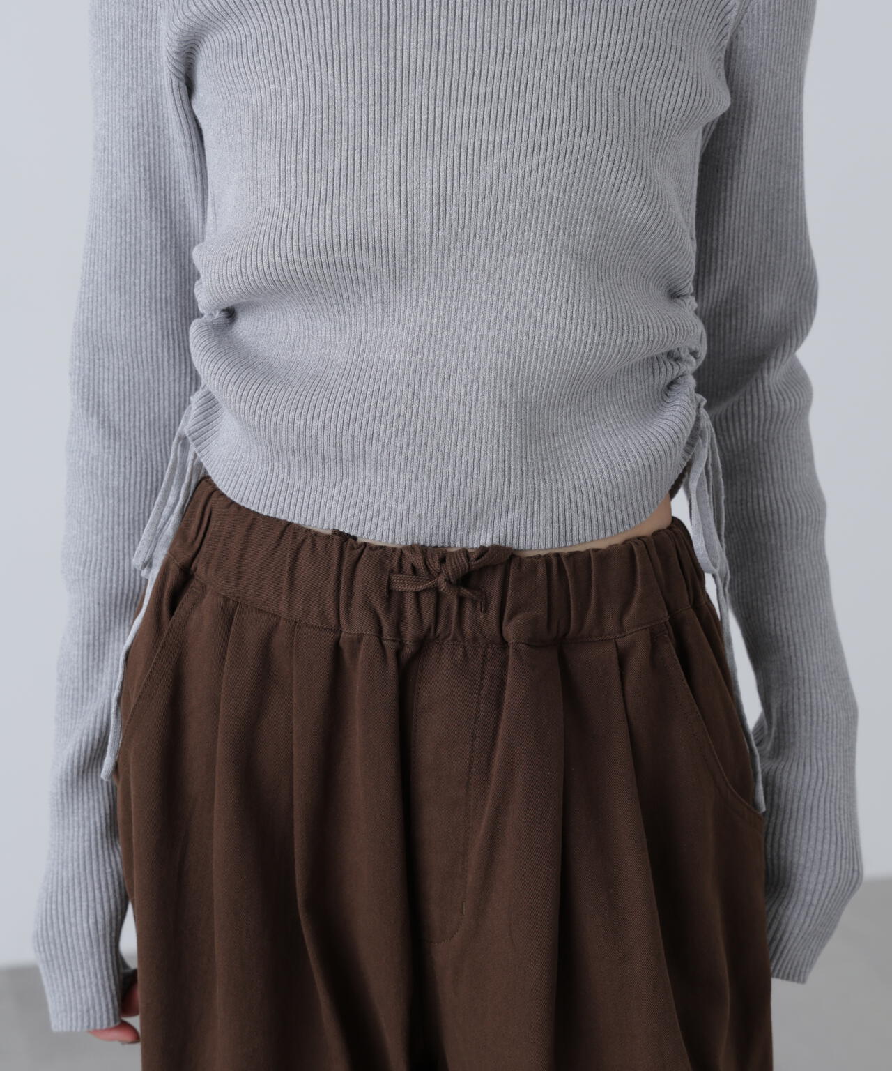 ホルターネックレイヤードサイドドロストニット