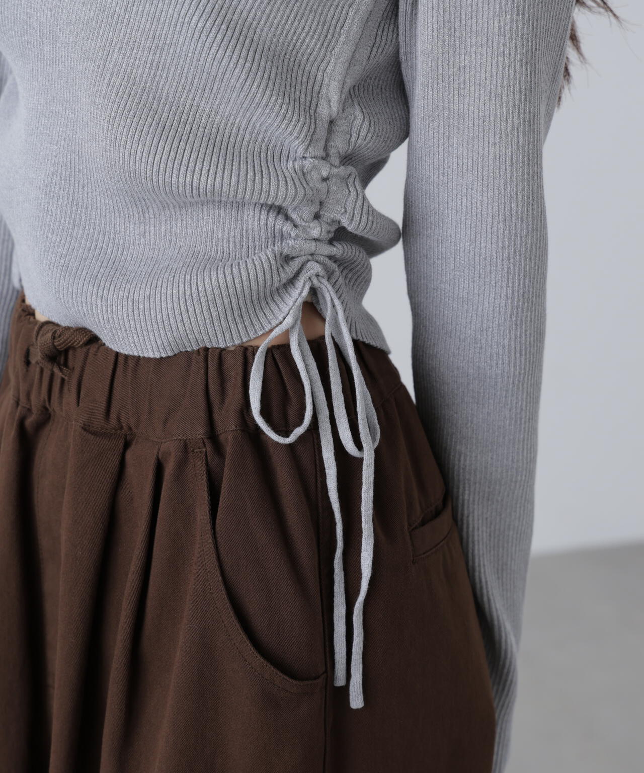 ホルターネックレイヤードサイドドロストニット