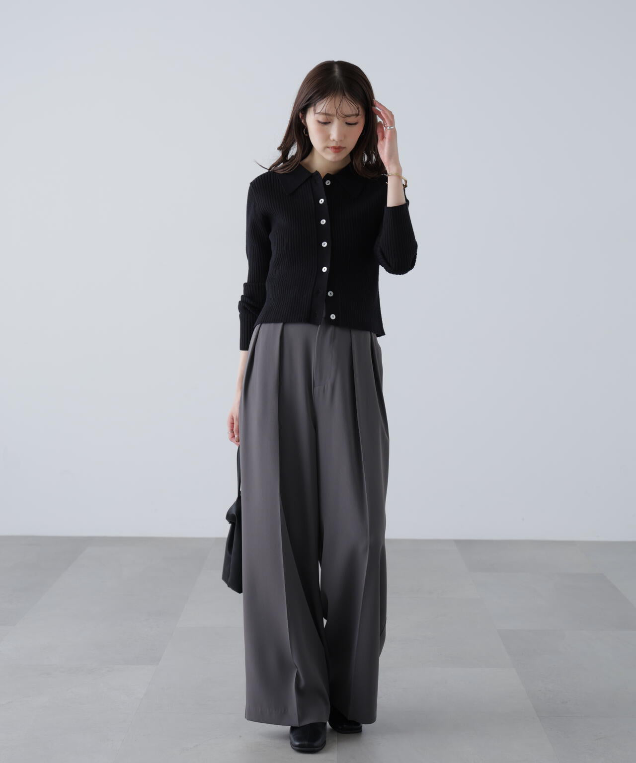 〈ＭＦＭ〉きらきらボタン襟ニット