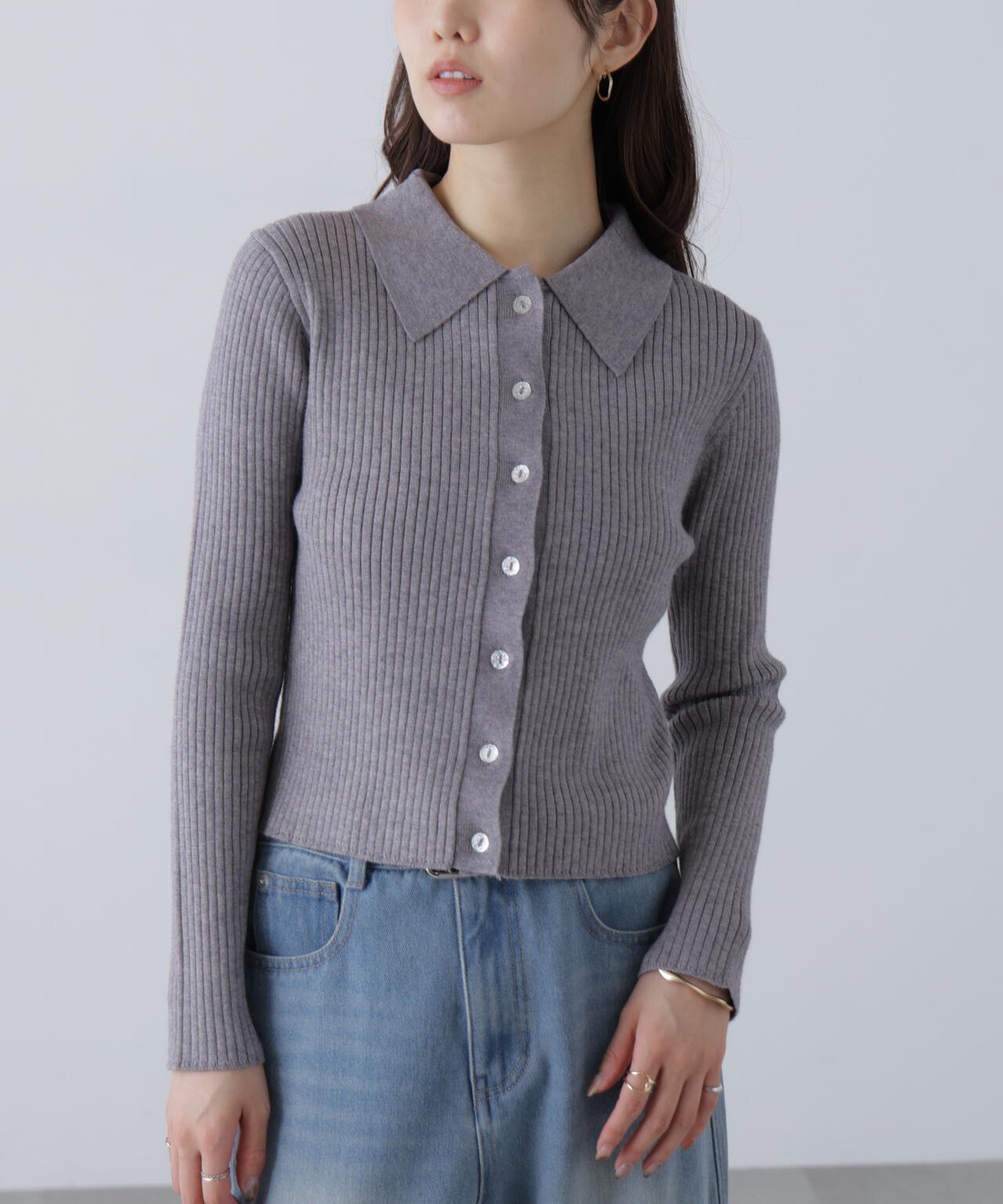 〈ＭＦＭ〉きらきらボタン襟ニット