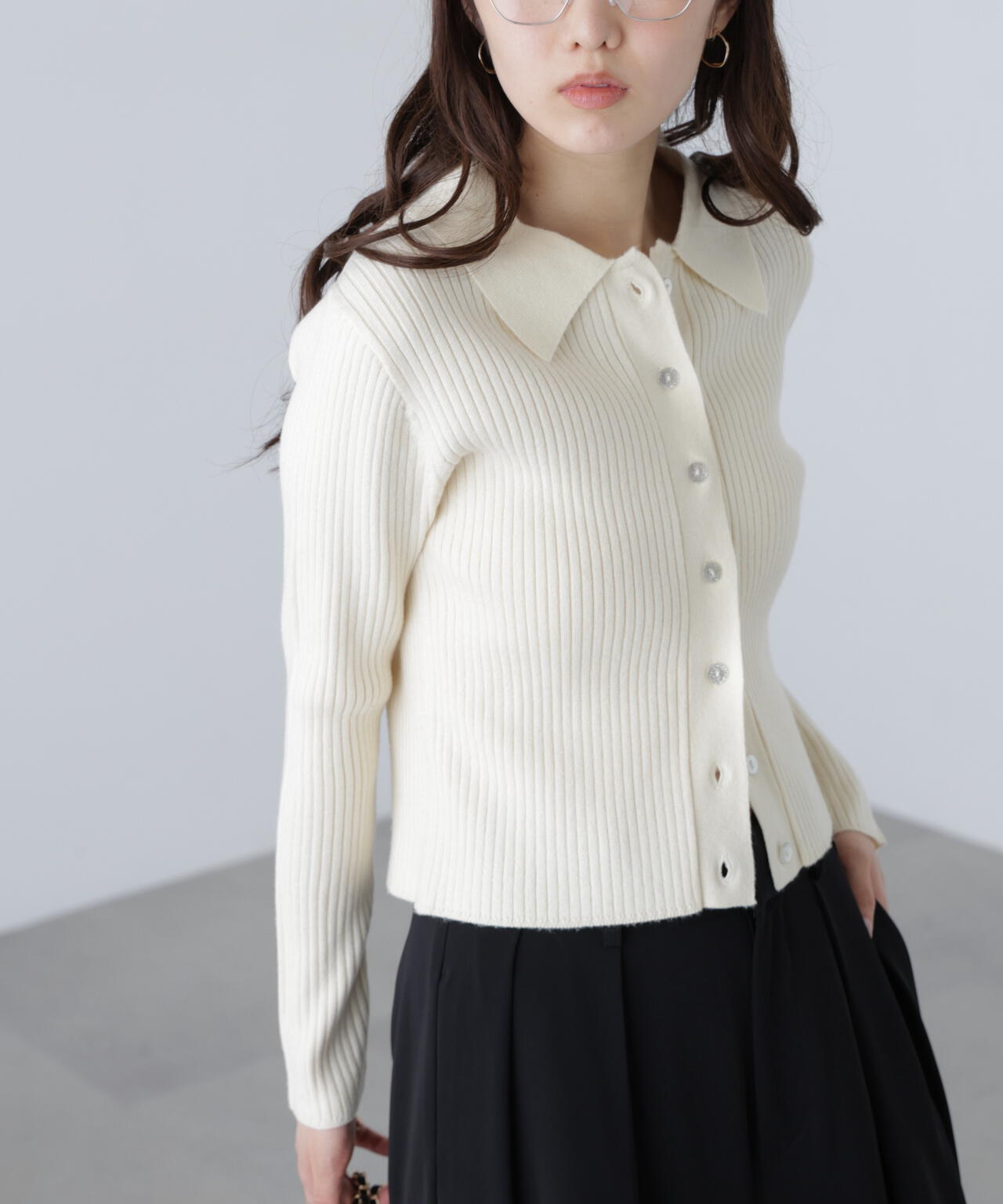 〈ＭＦＭ〉きらきらボタン襟ニット