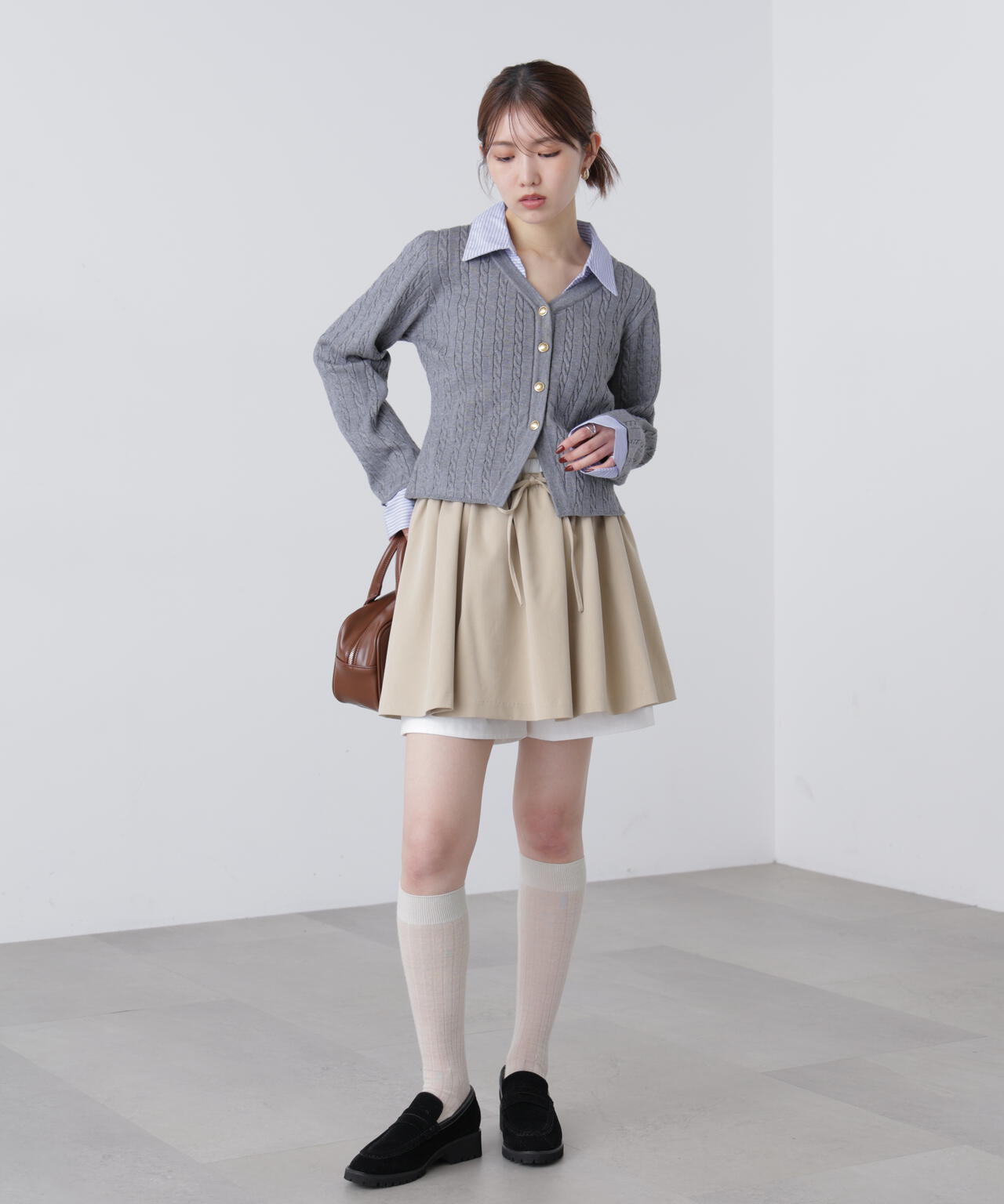 シャツレイヤードゴールドボタンニット