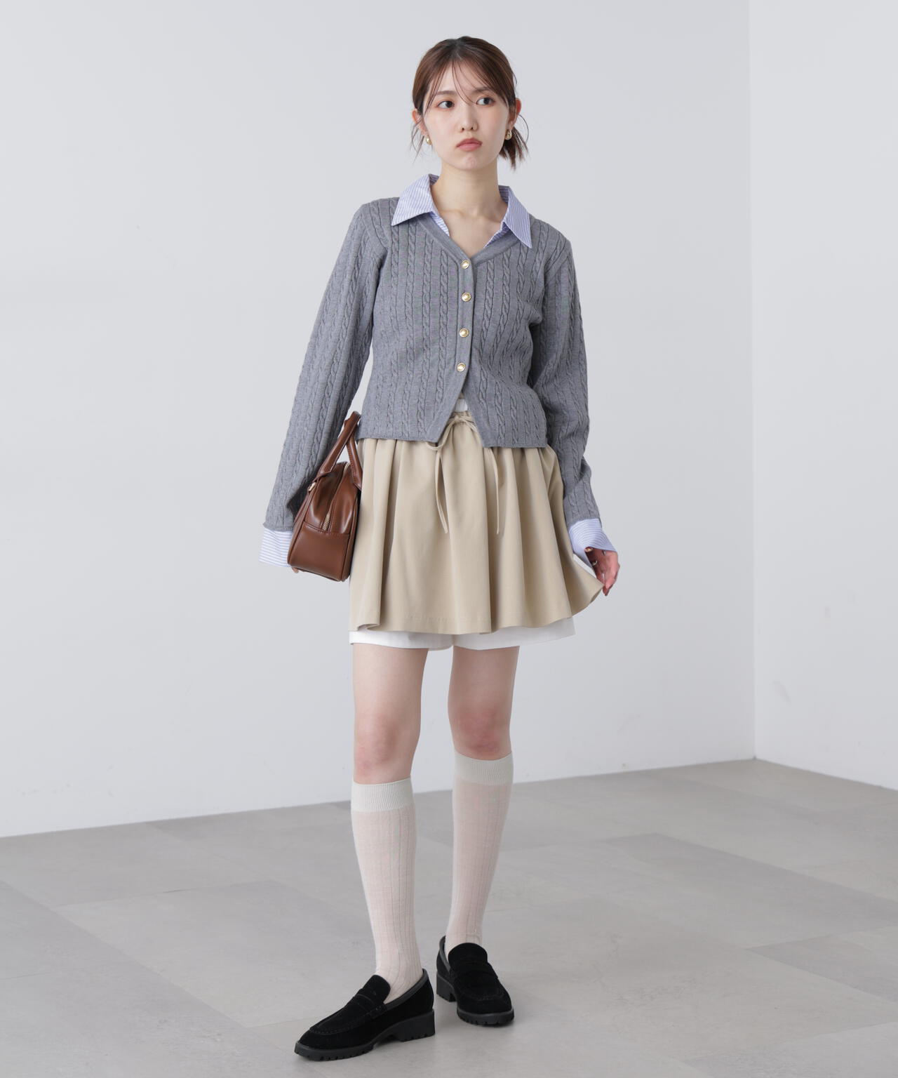 シャツレイヤードゴールドボタンニット