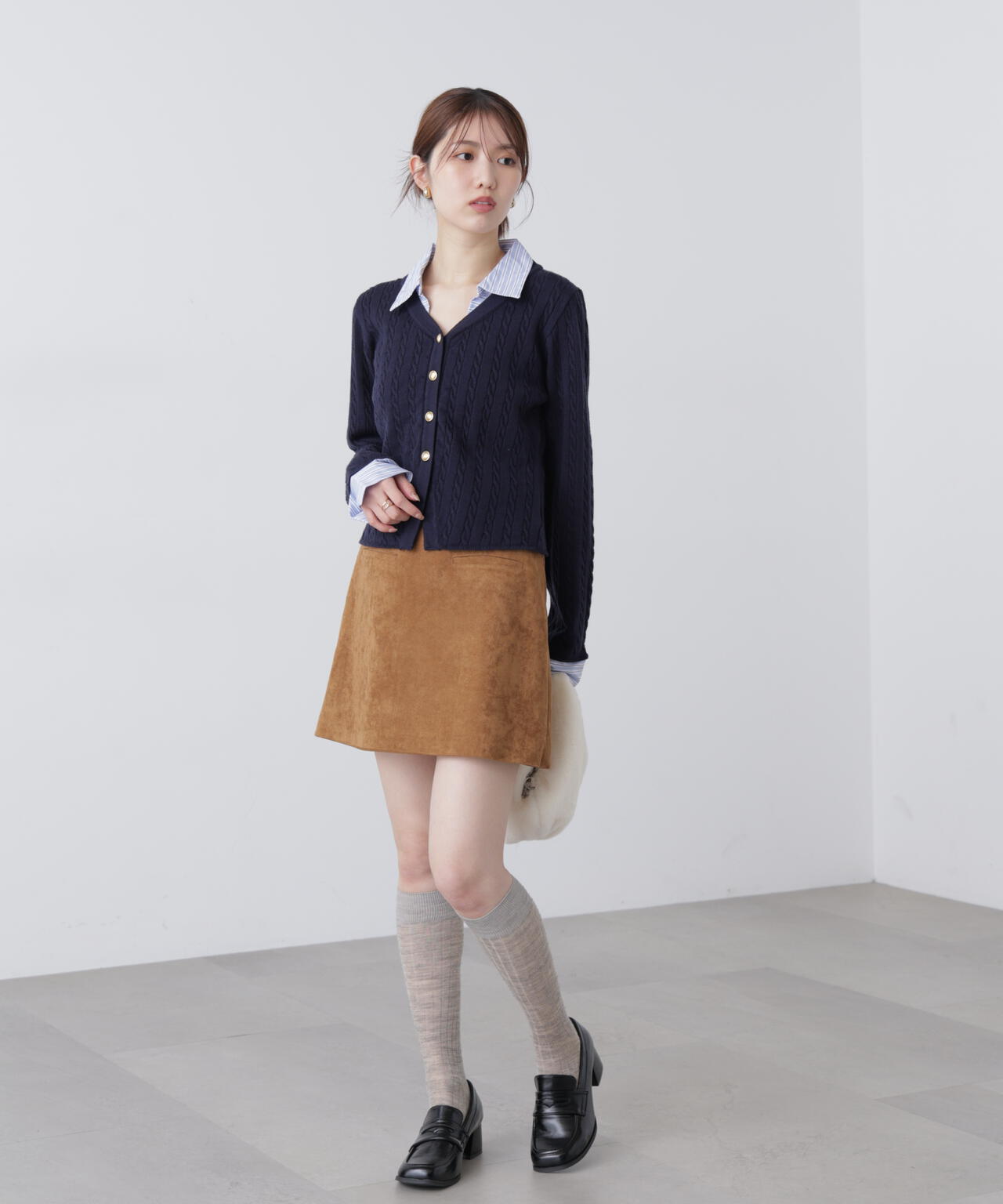 シャツレイヤードゴールドボタンニット