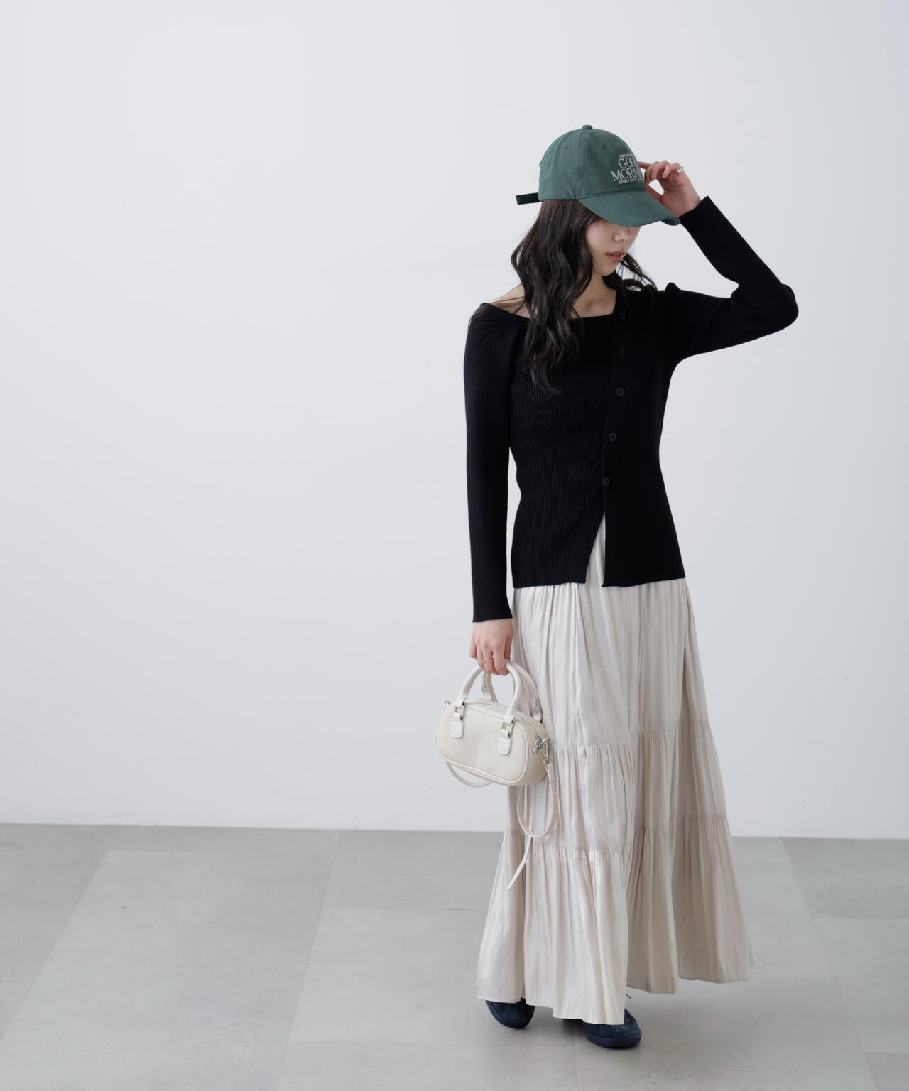 アシメボタンリブニット